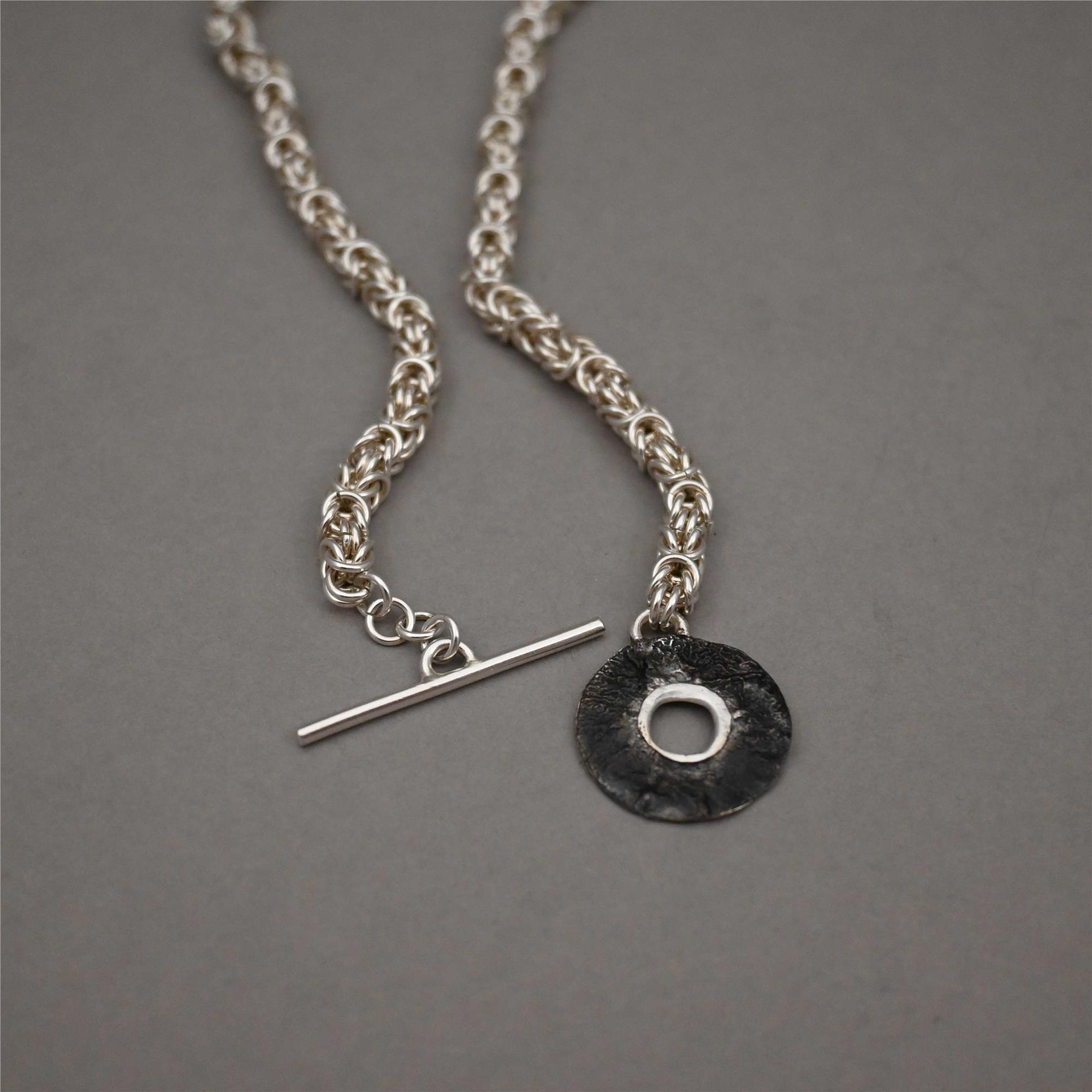 HOLE CHOKER