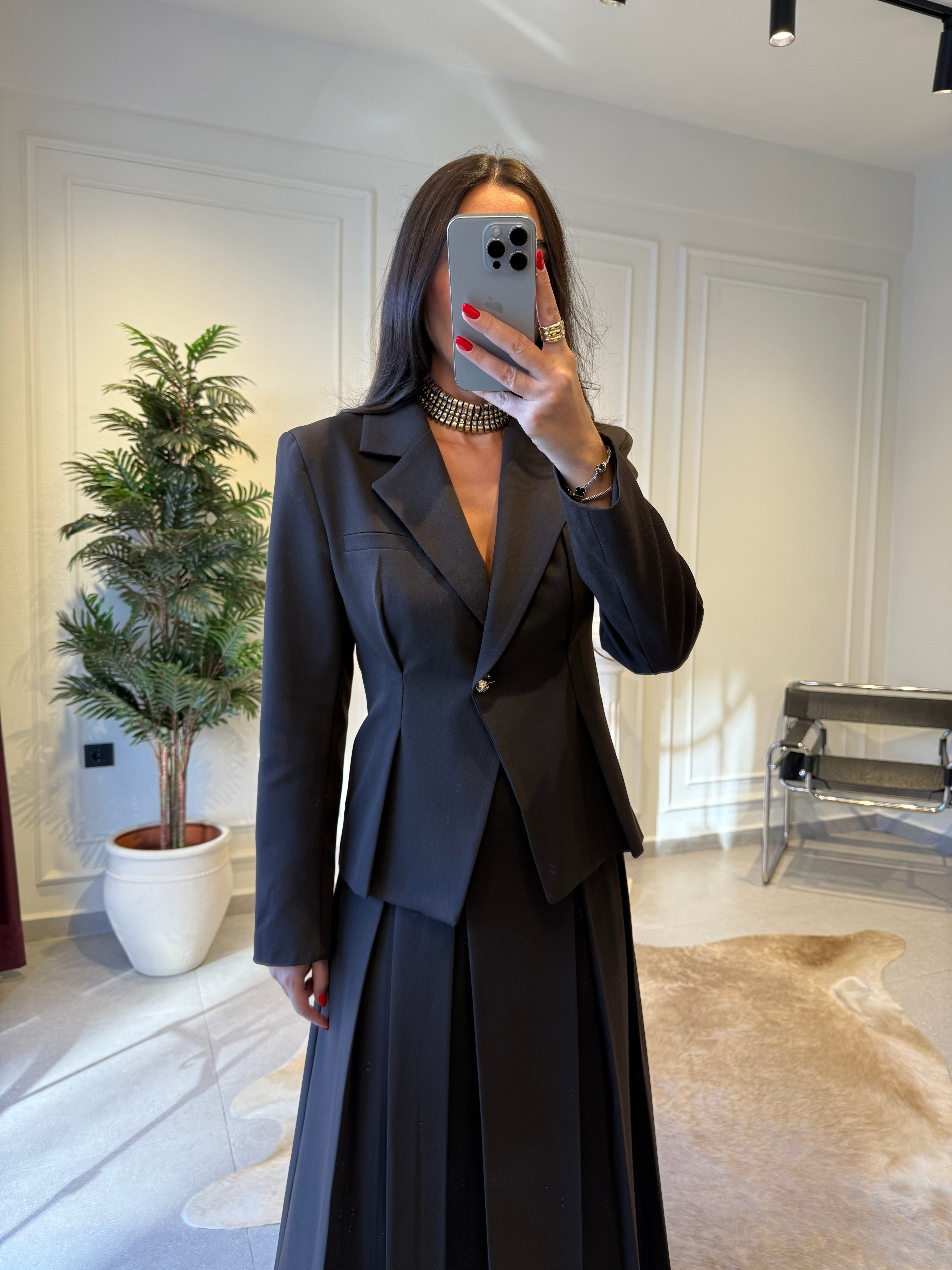 Siyah Belden Oturtmalı Fit Ceket