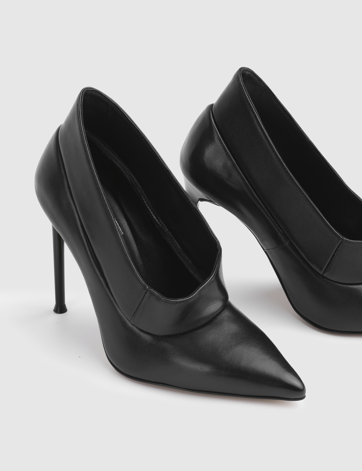 Faye Black Leather Women's Pump