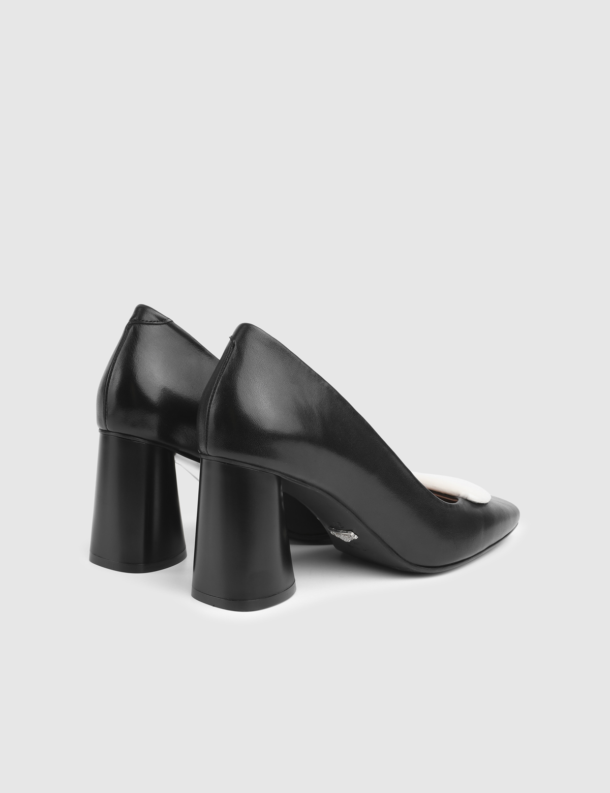 Nareen Black Leather Women's Pump