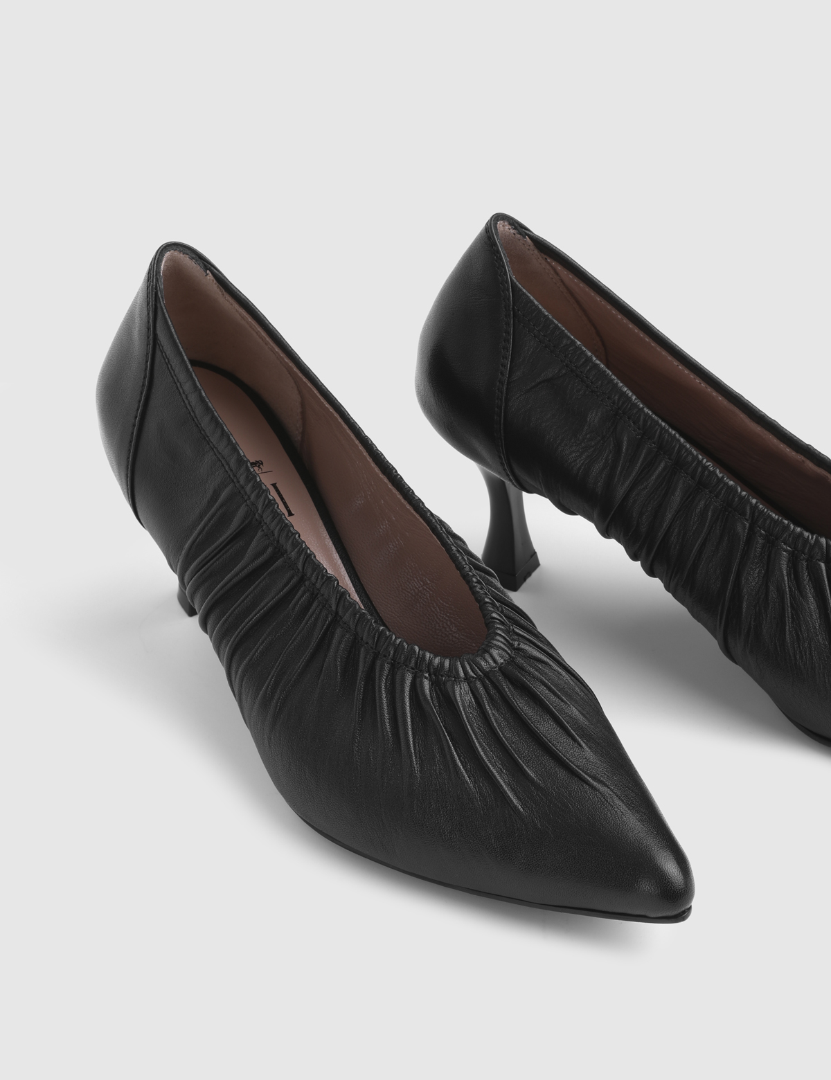 Osnel Black Leather Women's Pump