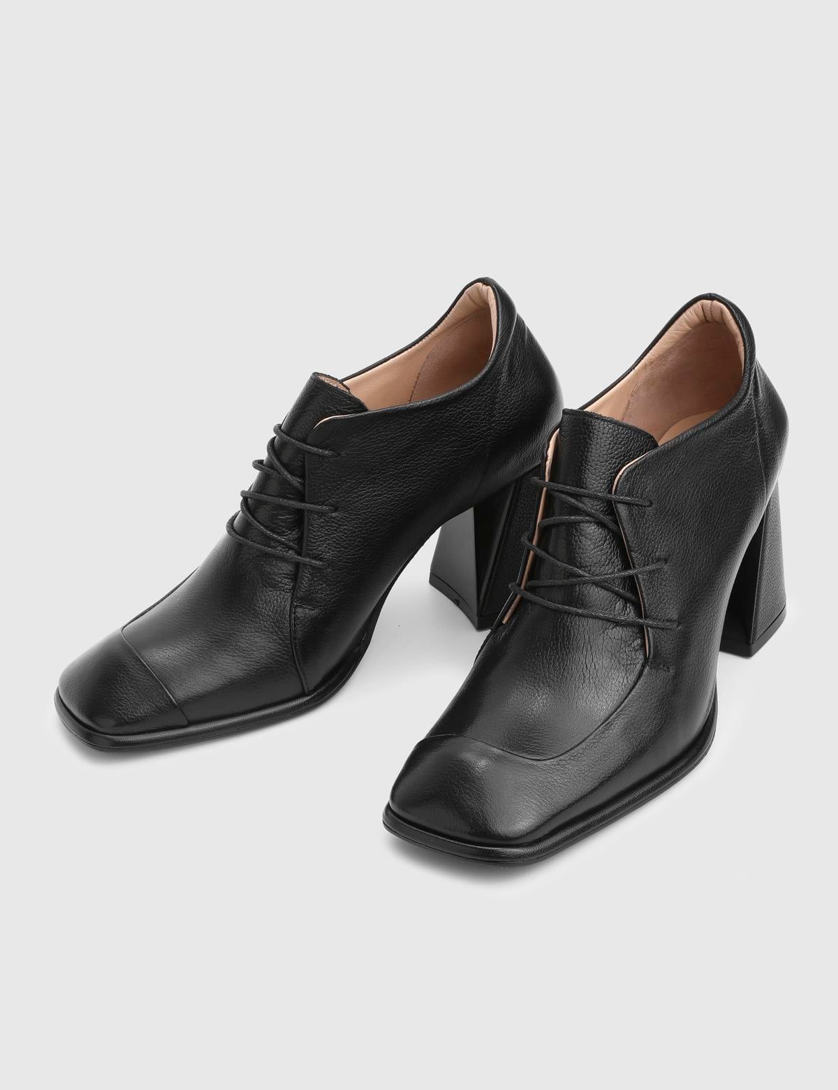 Petrin Black Leather Women's Pump