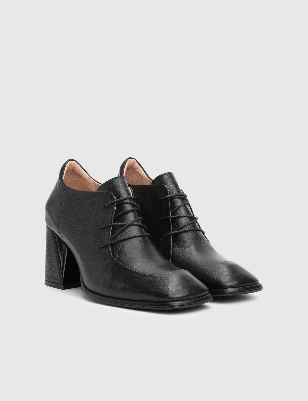 Petrin Black Leather Women's Pump