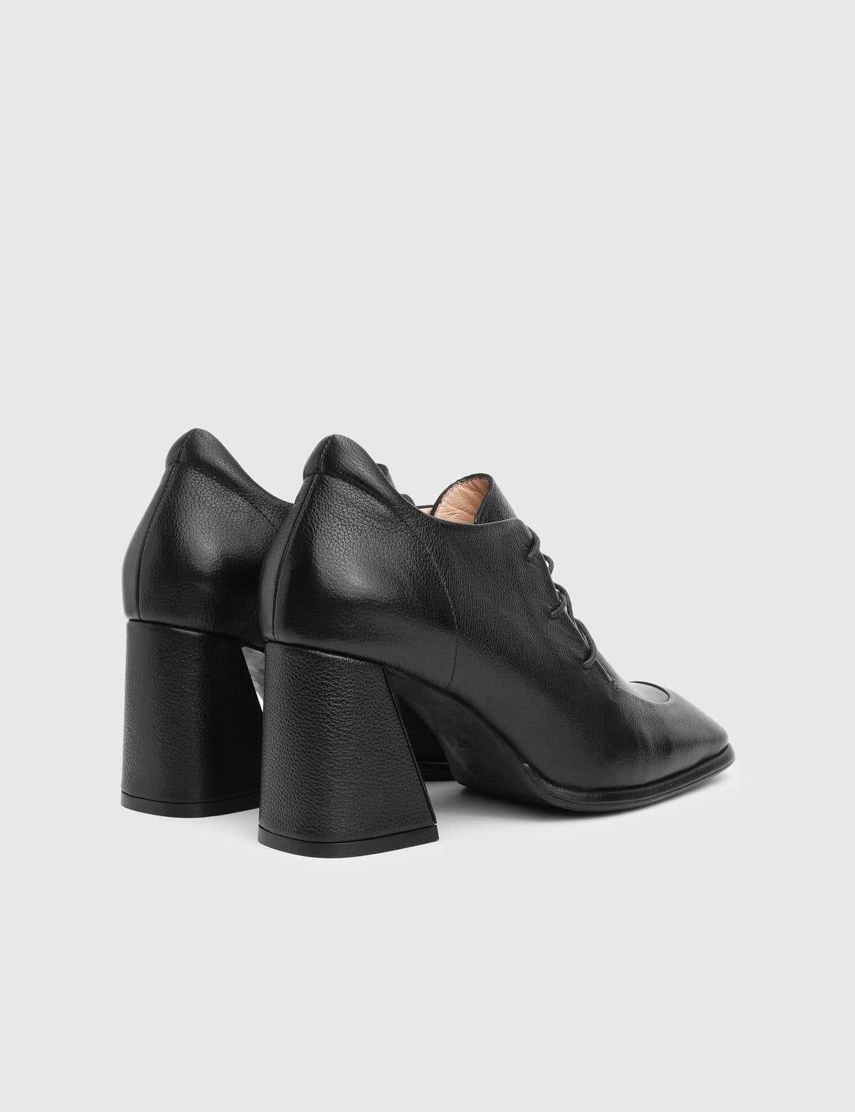 Petrin Black Leather Women's Pump