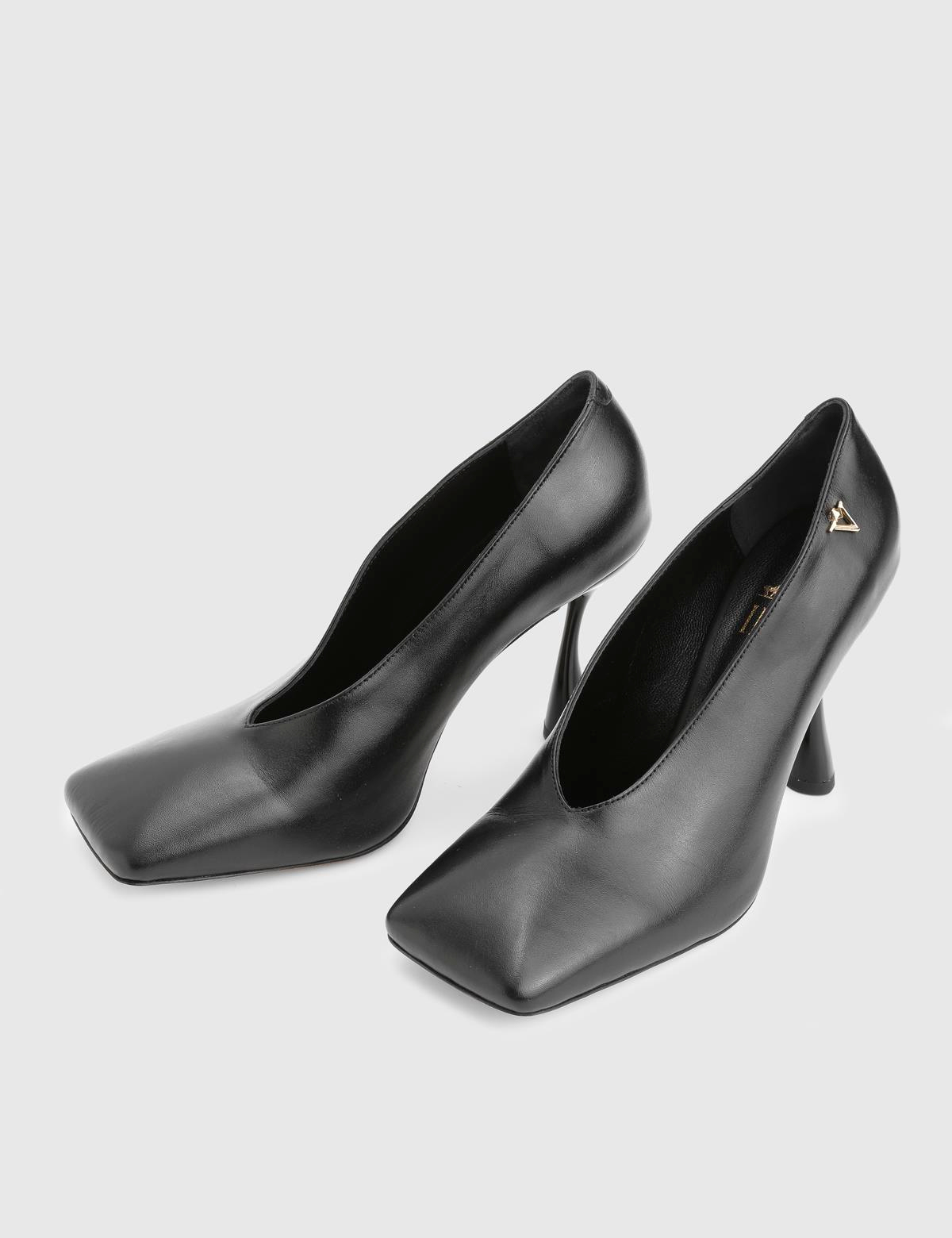 Wine Black Leather Women's Pump