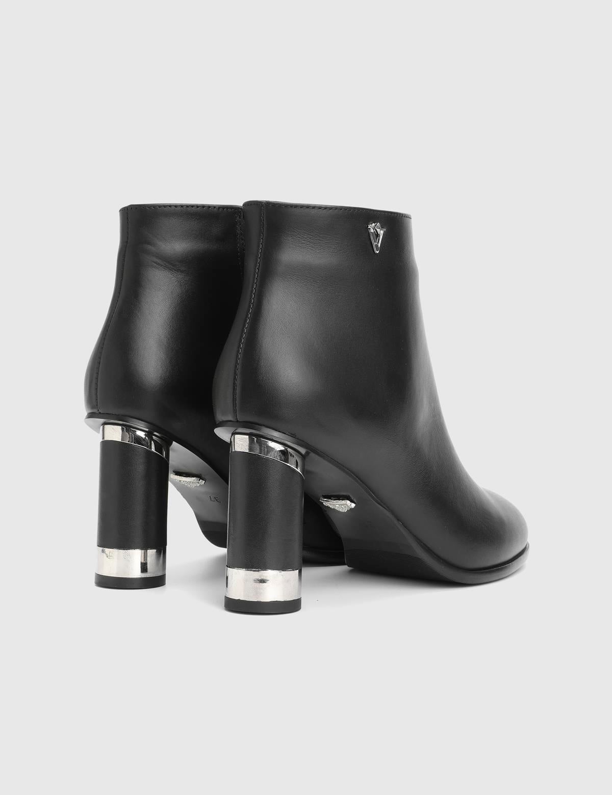 Yujno Black Leather Women's Heeled Boot