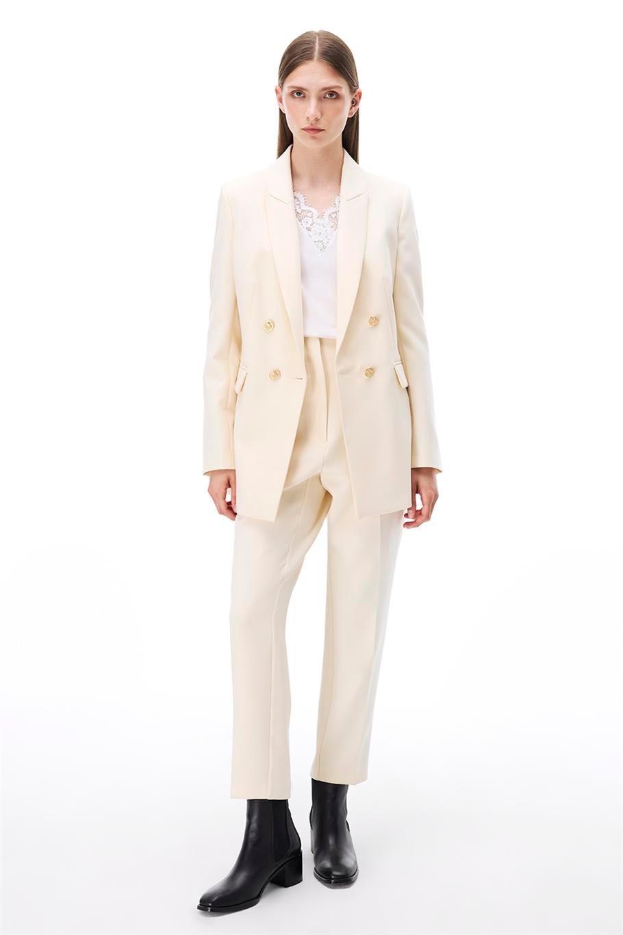 Açık Bej Klasik Yaka Ceket