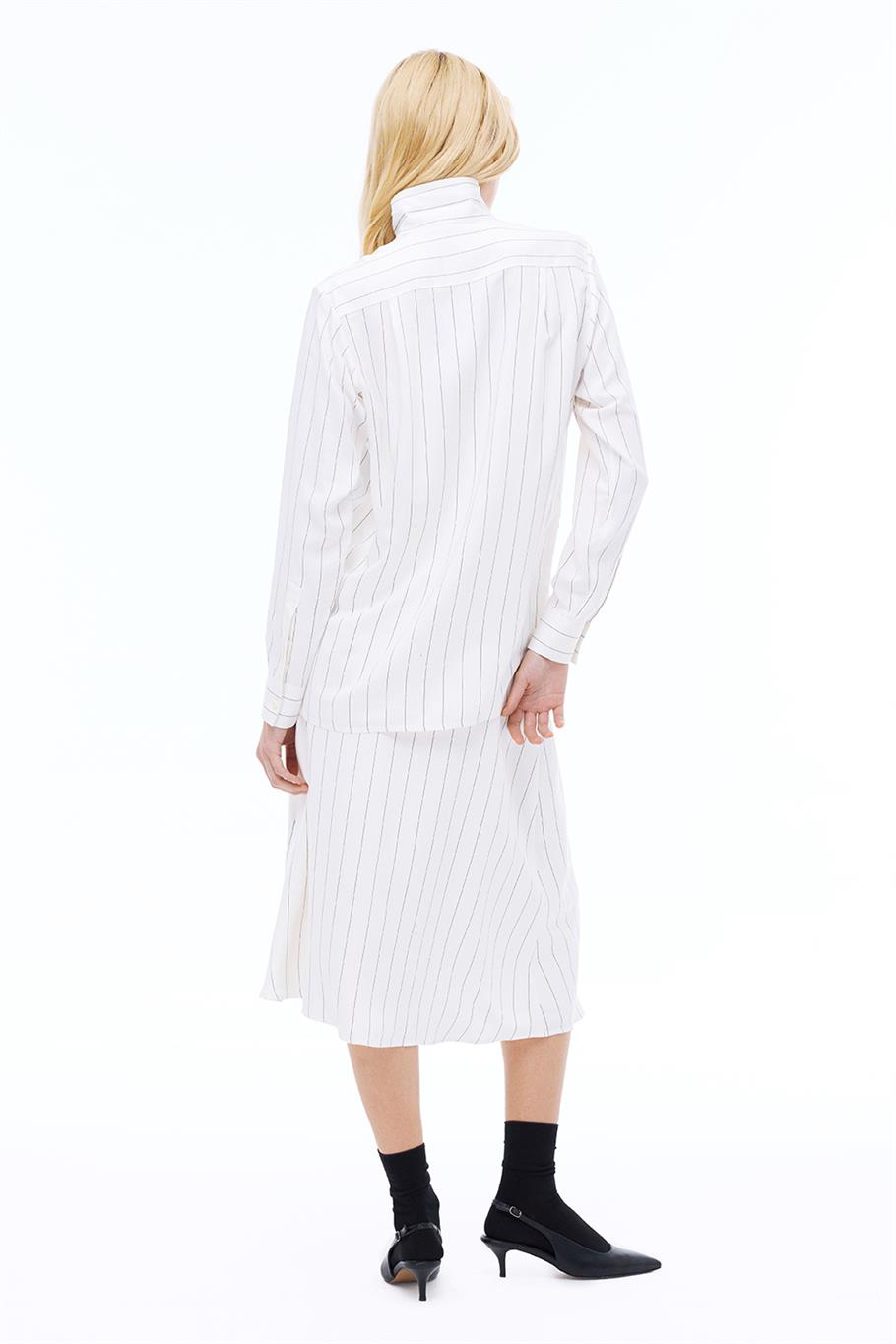 Aponias Rahat Kalıp Çizgili Desen Standart Boy Takma Kol Gömlek Yaka Ekru Gömlek