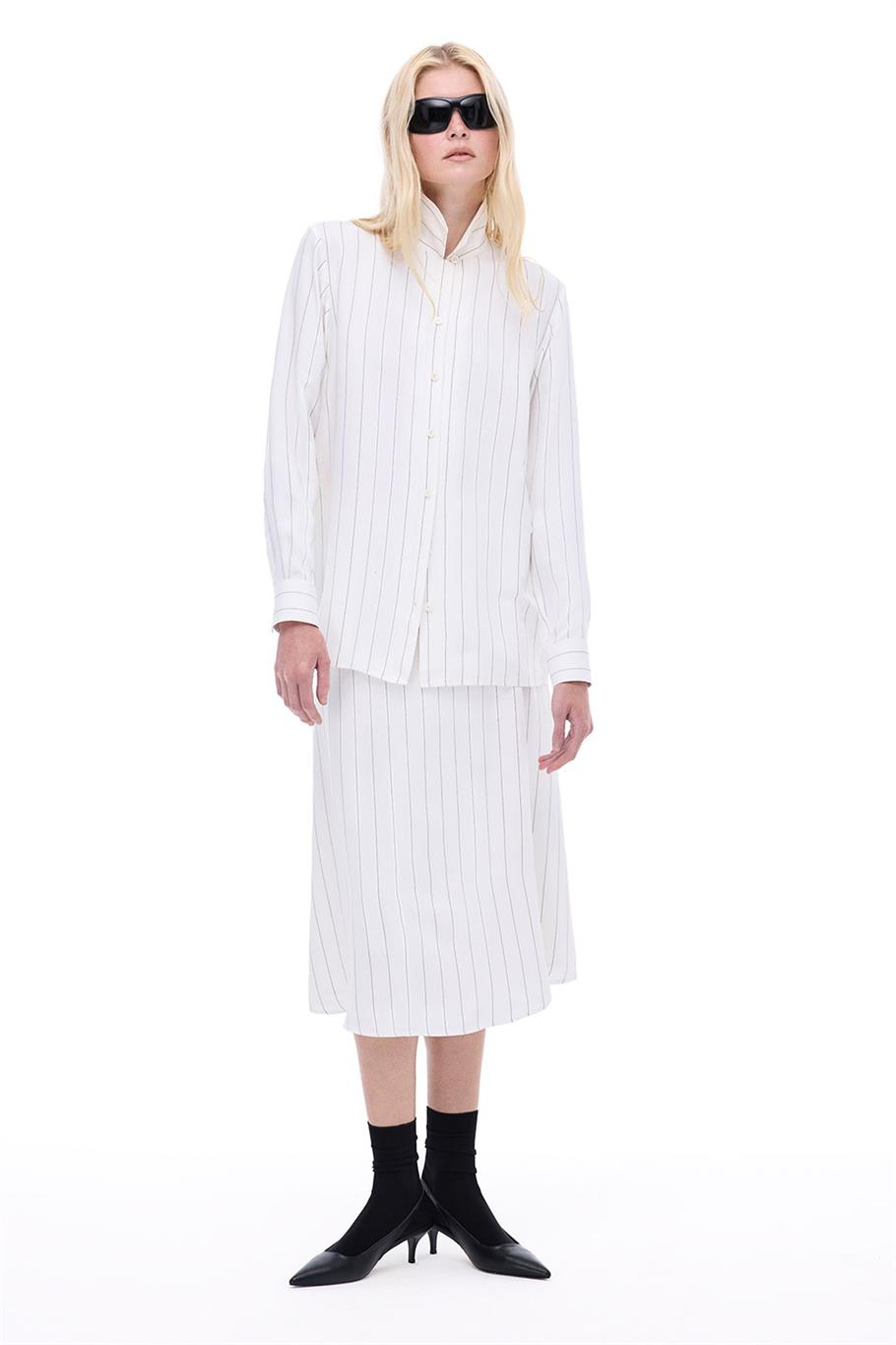 Aponias Rahat Kalıp Çizgili Desen Standart Boy Takma Kol Gömlek Yaka Ekru Gömlek