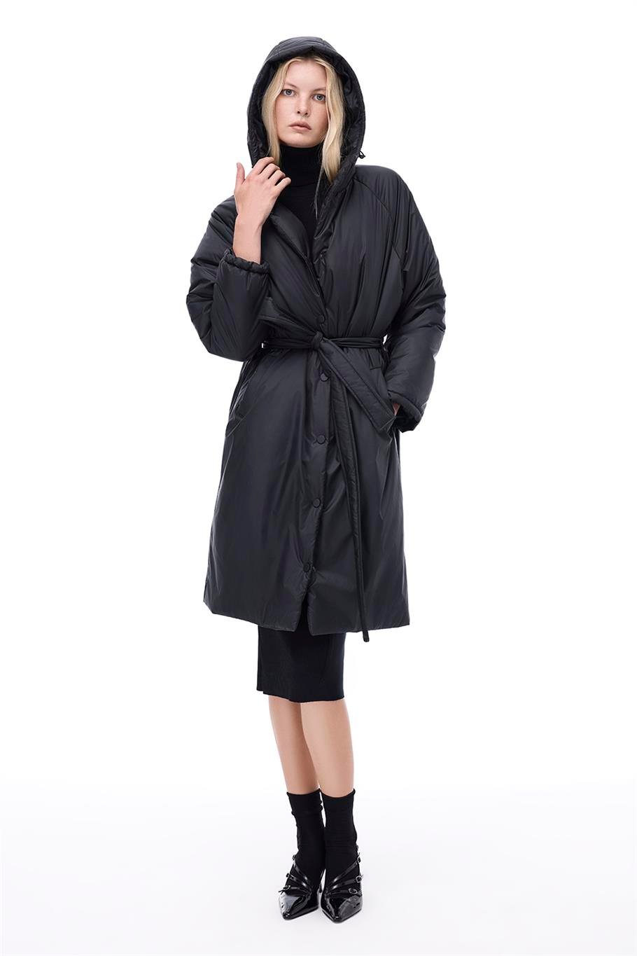 Awans Rahat Kalıp Diz Altı Reglan Kol Kapüşonlu Siyah Mont