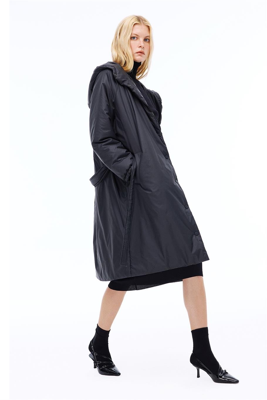 Awans Rahat Kalıp Diz Altı Reglan Kol Kapüşonlu Siyah Mont