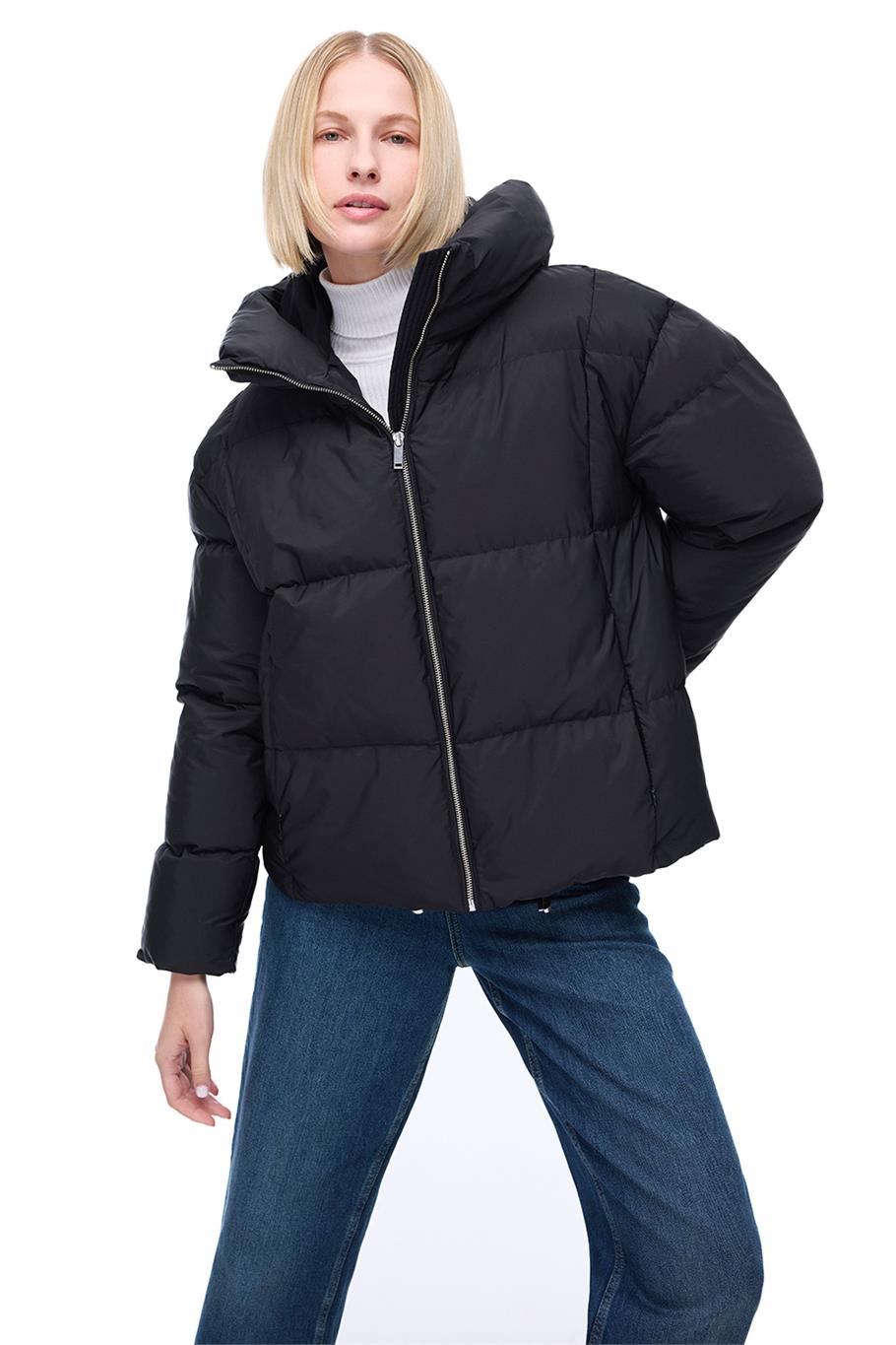 Awans Rahat Kalıp Kısa Boy Düşük Kollu Kapüşonlu Siyah Mont