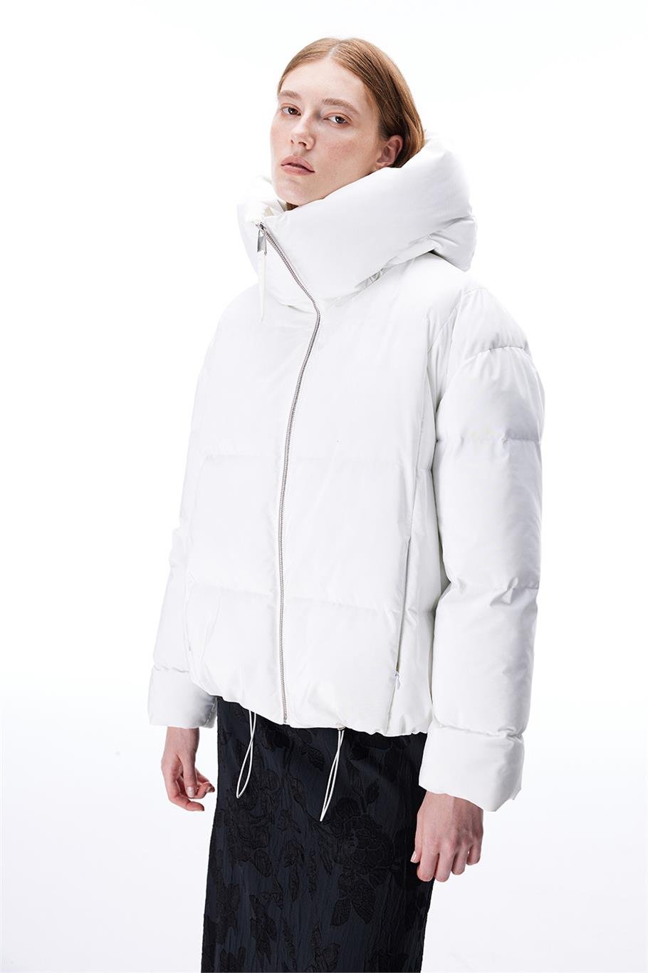 Awans Rahat Kalıp Kısa Boy Düşük Kollu Kapüşonlu Beyaz Mont