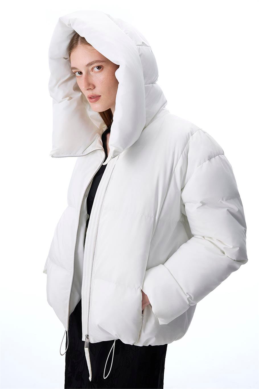 Awans Rahat Kalıp Kısa Boy Düşük Kollu Kapüşonlu Beyaz Mont