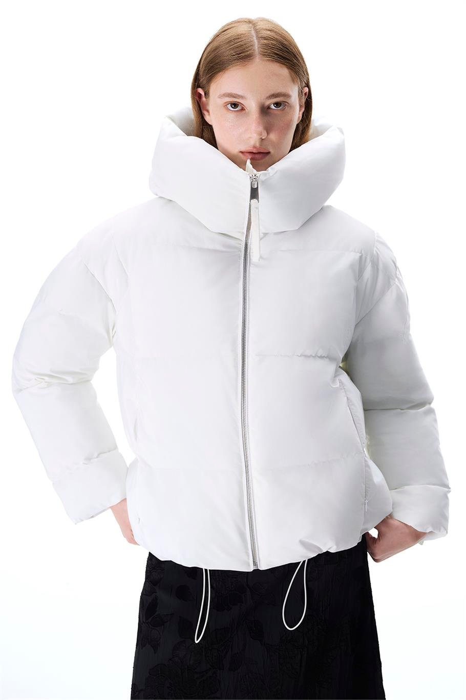 Awans Rahat Kalıp Kısa Boy Düşük Kollu Kapüşonlu Beyaz Mont
