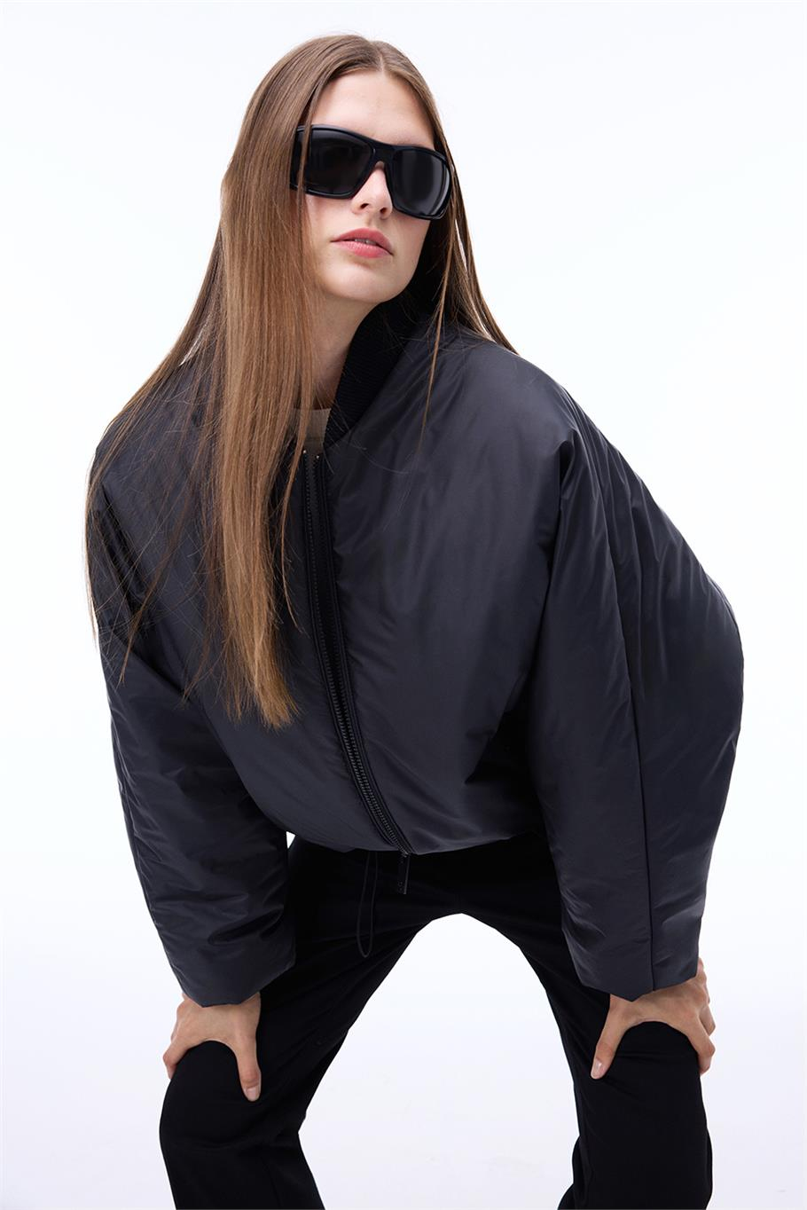 Awans Rahat Kalıp Standart Boy Düşük Kollu Bisiklet Yaka Siyah Mont