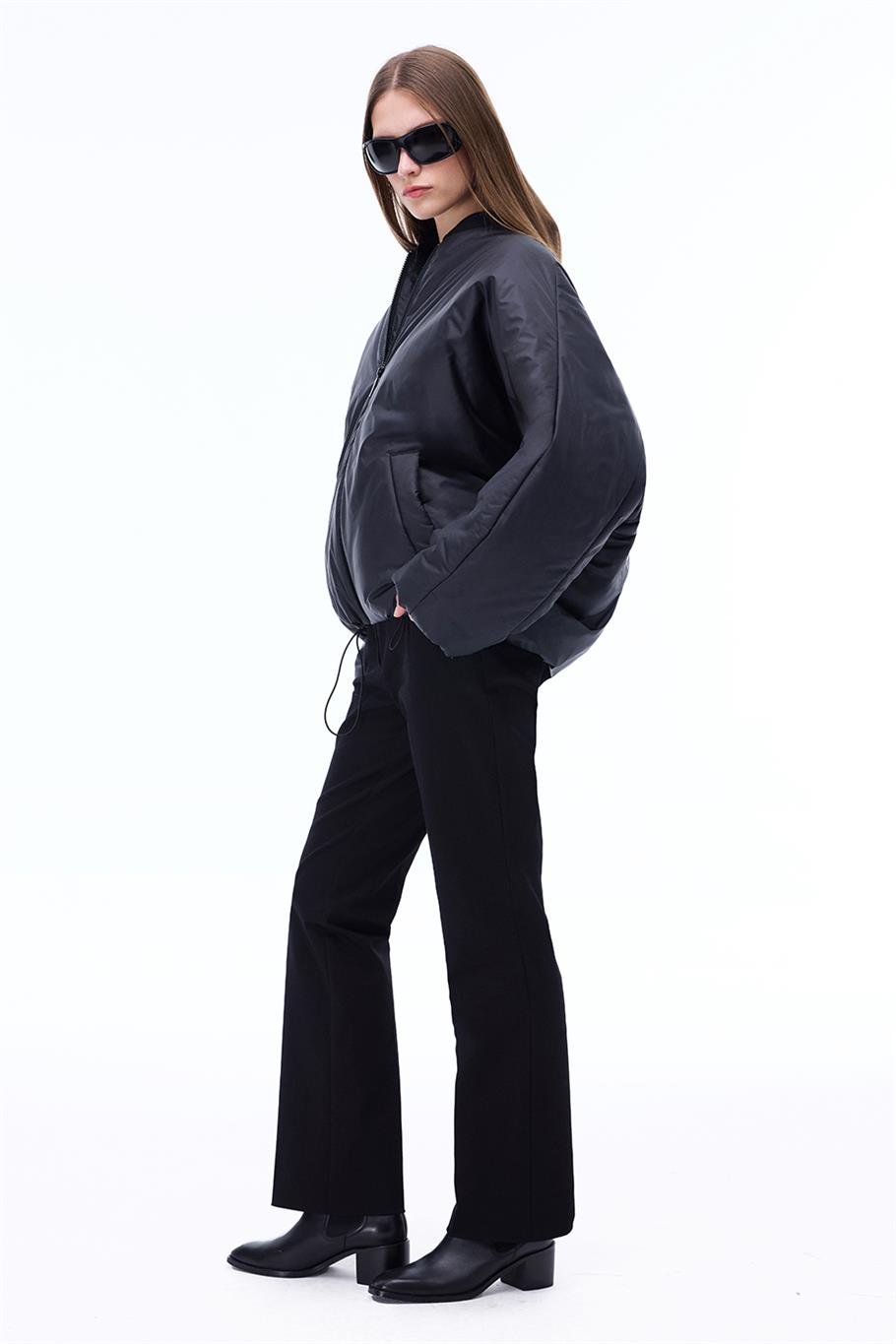 Awans Rahat Kalıp Standart Boy Düşük Kollu Bisiklet Yaka Siyah Mont