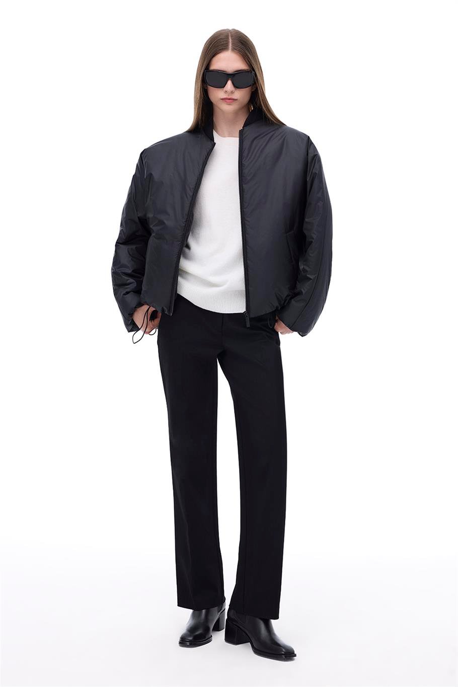 Awans Rahat Kalıp Standart Boy Düşük Kollu Bisiklet Yaka Siyah Mont