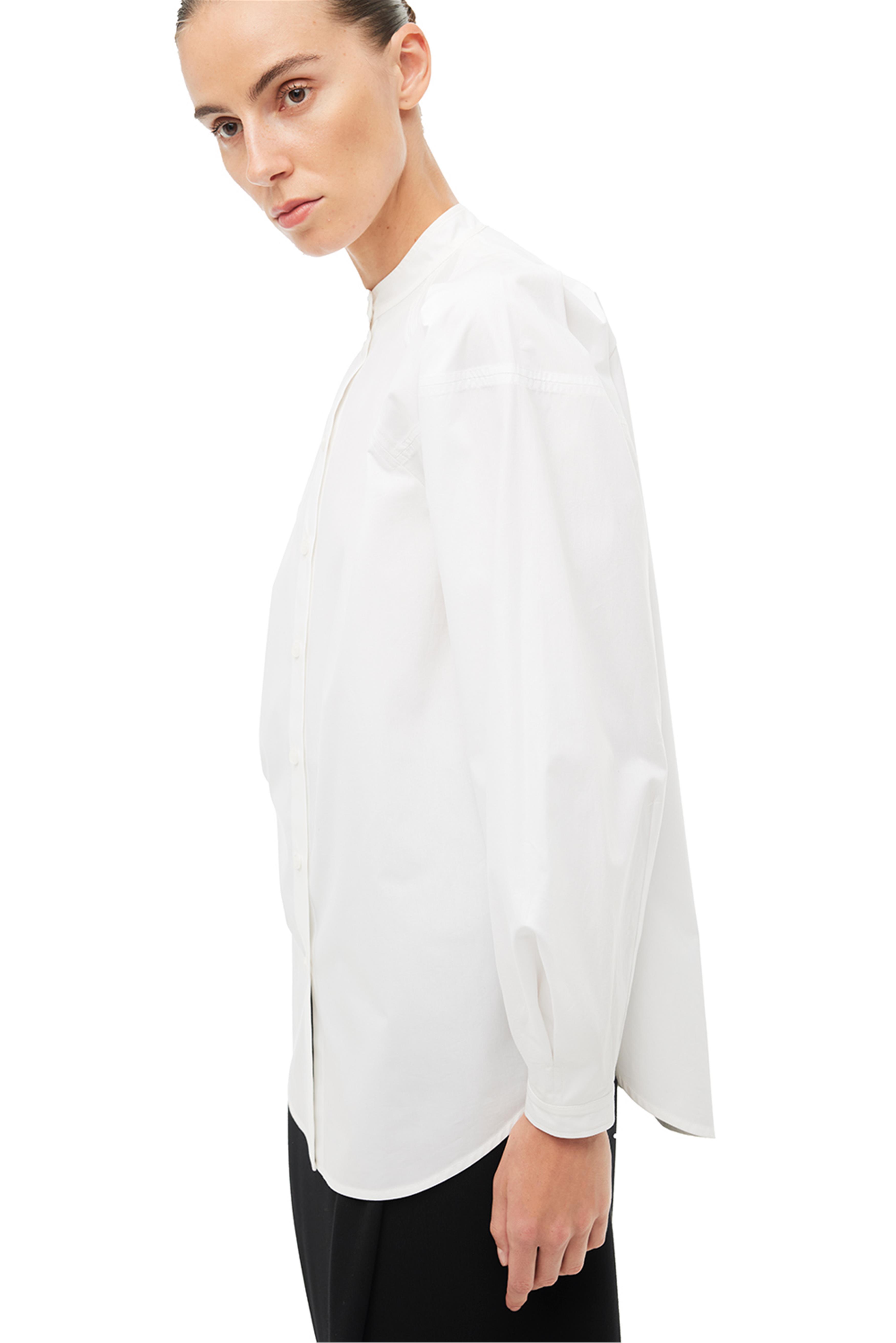 Beyaz Hakim Yaka Gömlek