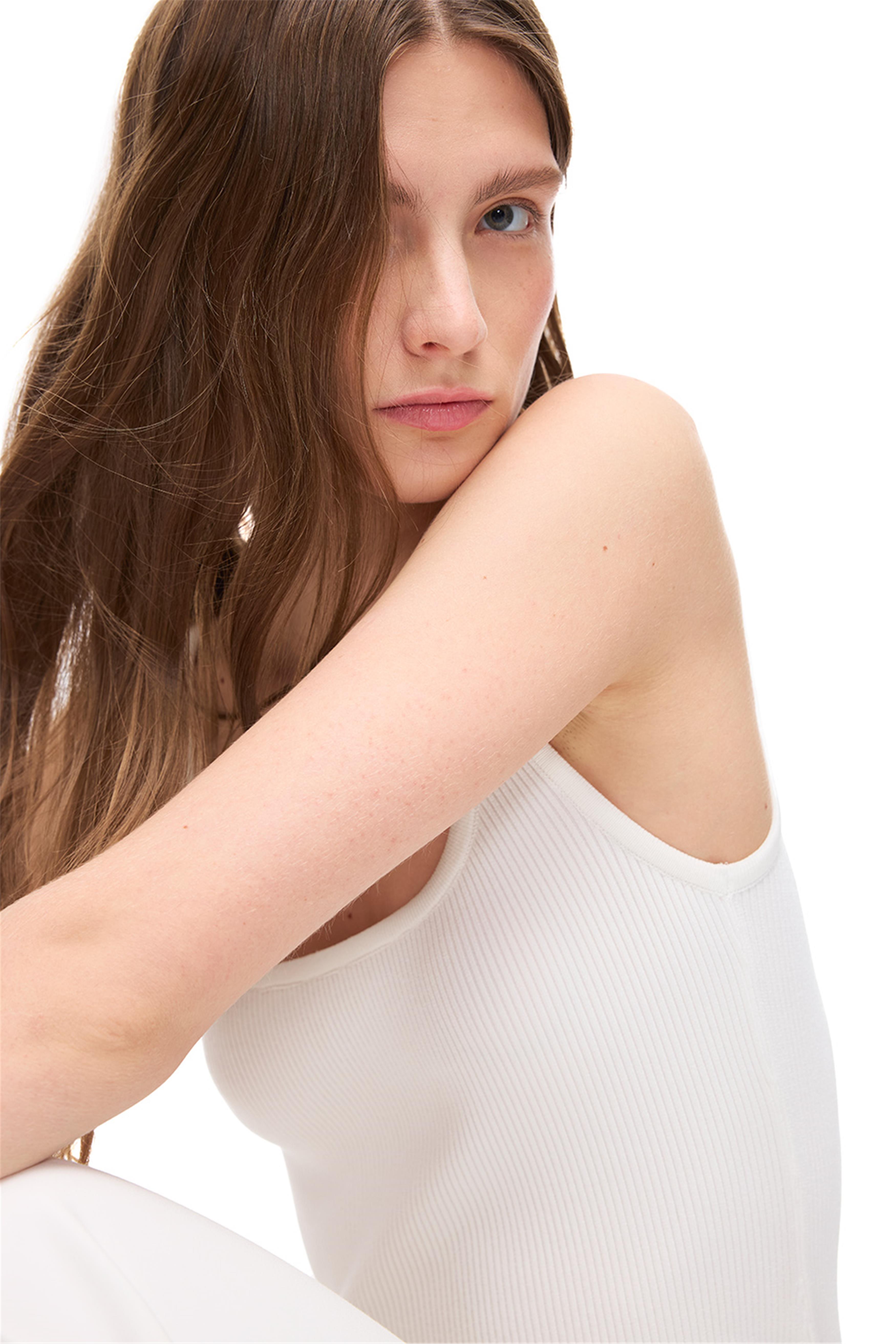 Beyaz İnce Askılı Viskon Karışımlı Triko Bluz