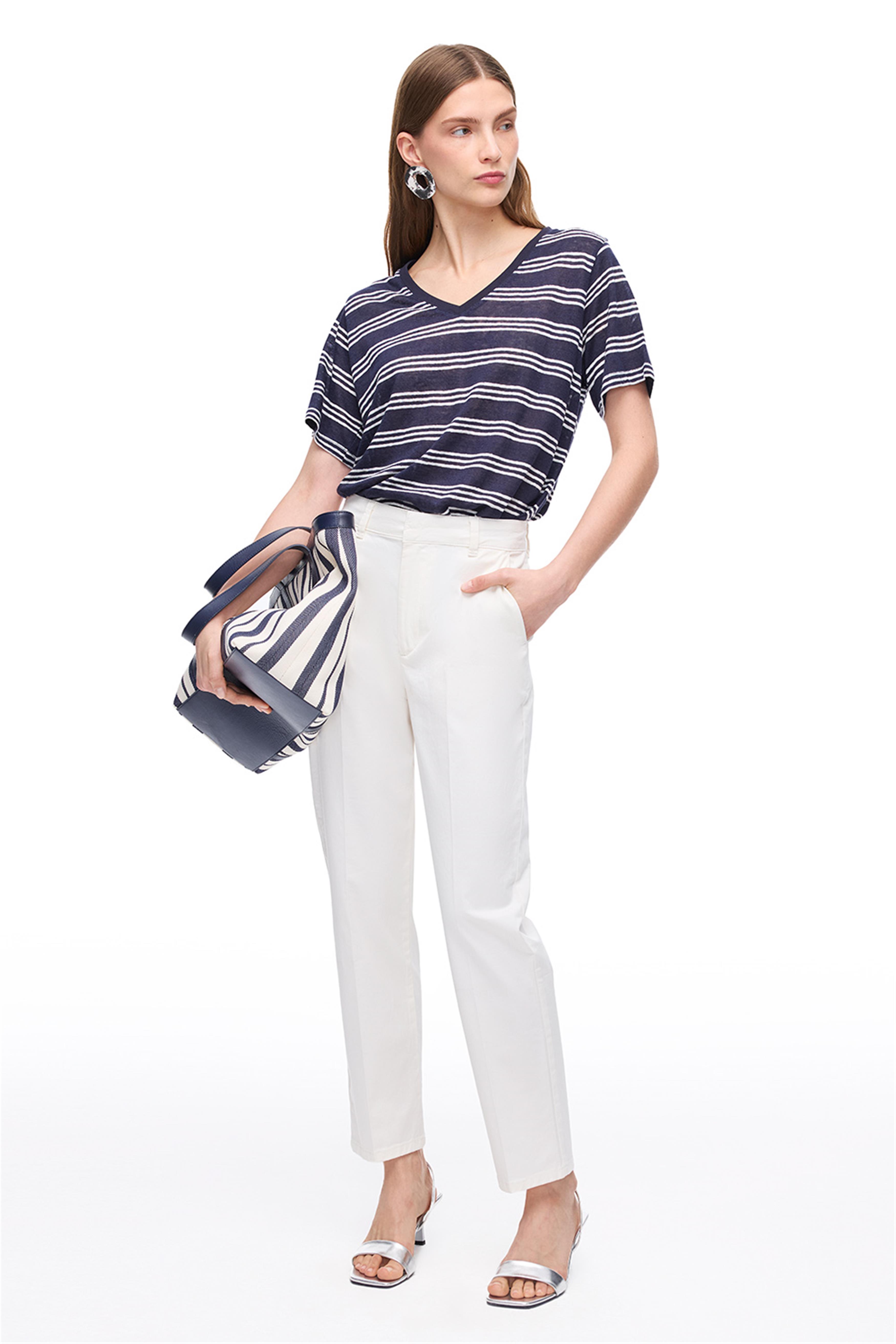 Beyaz Lacivert V Yaka Keten Tişört