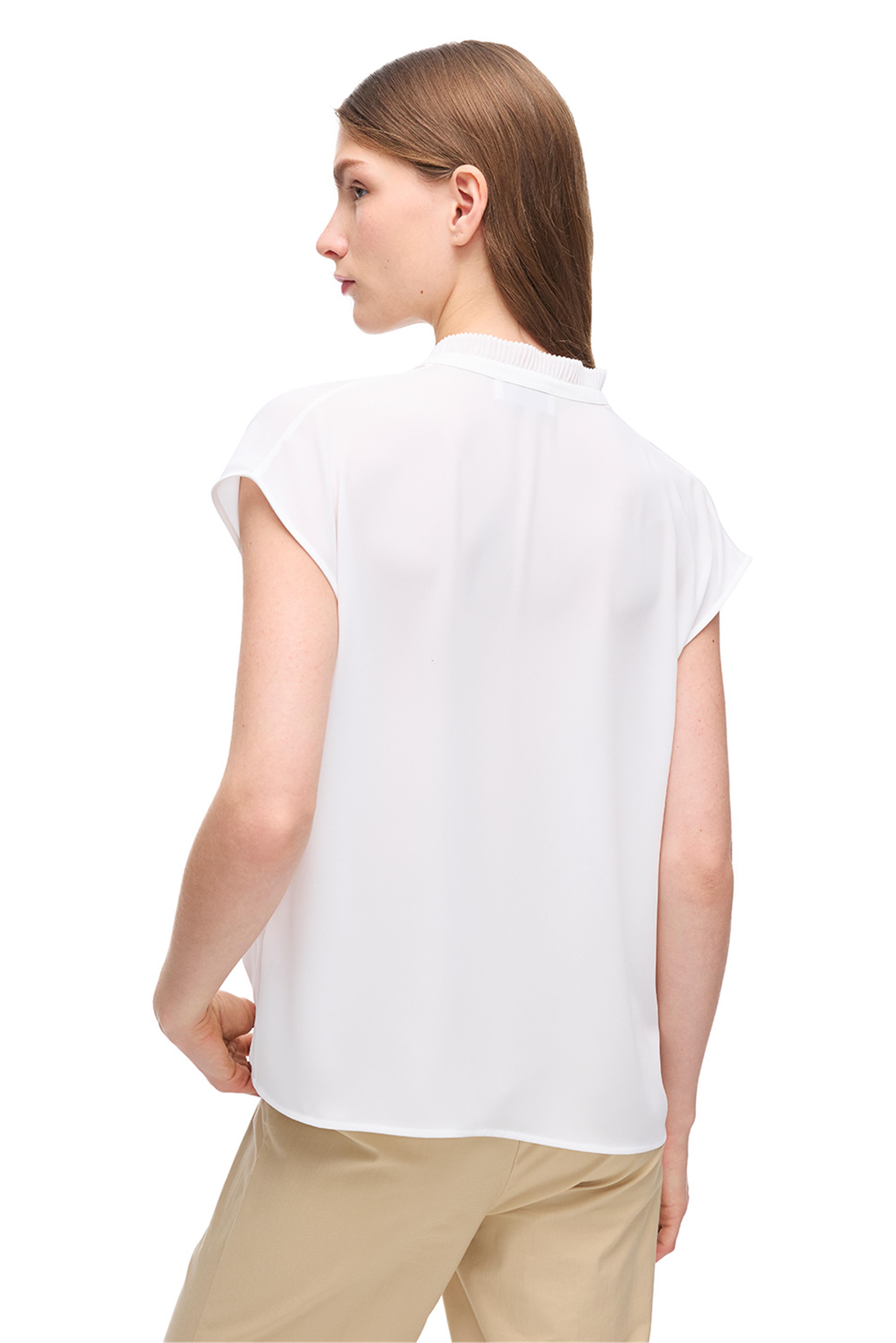 Beyaz V-Yaka Düşük Kollu Bağcık Detaylı Bluz