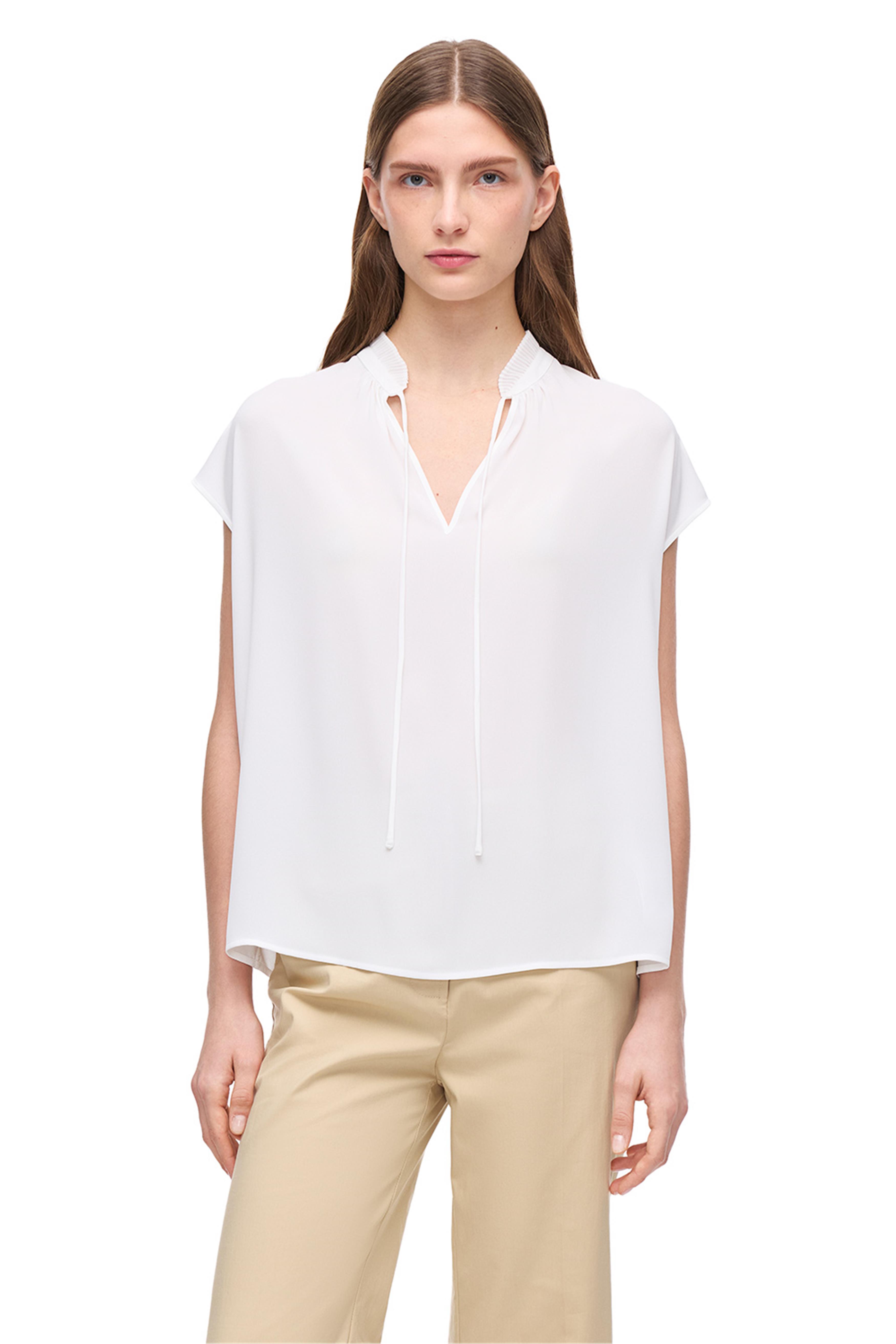 Beyaz V-Yaka Düşük Kollu Bağcık Detaylı Bluz