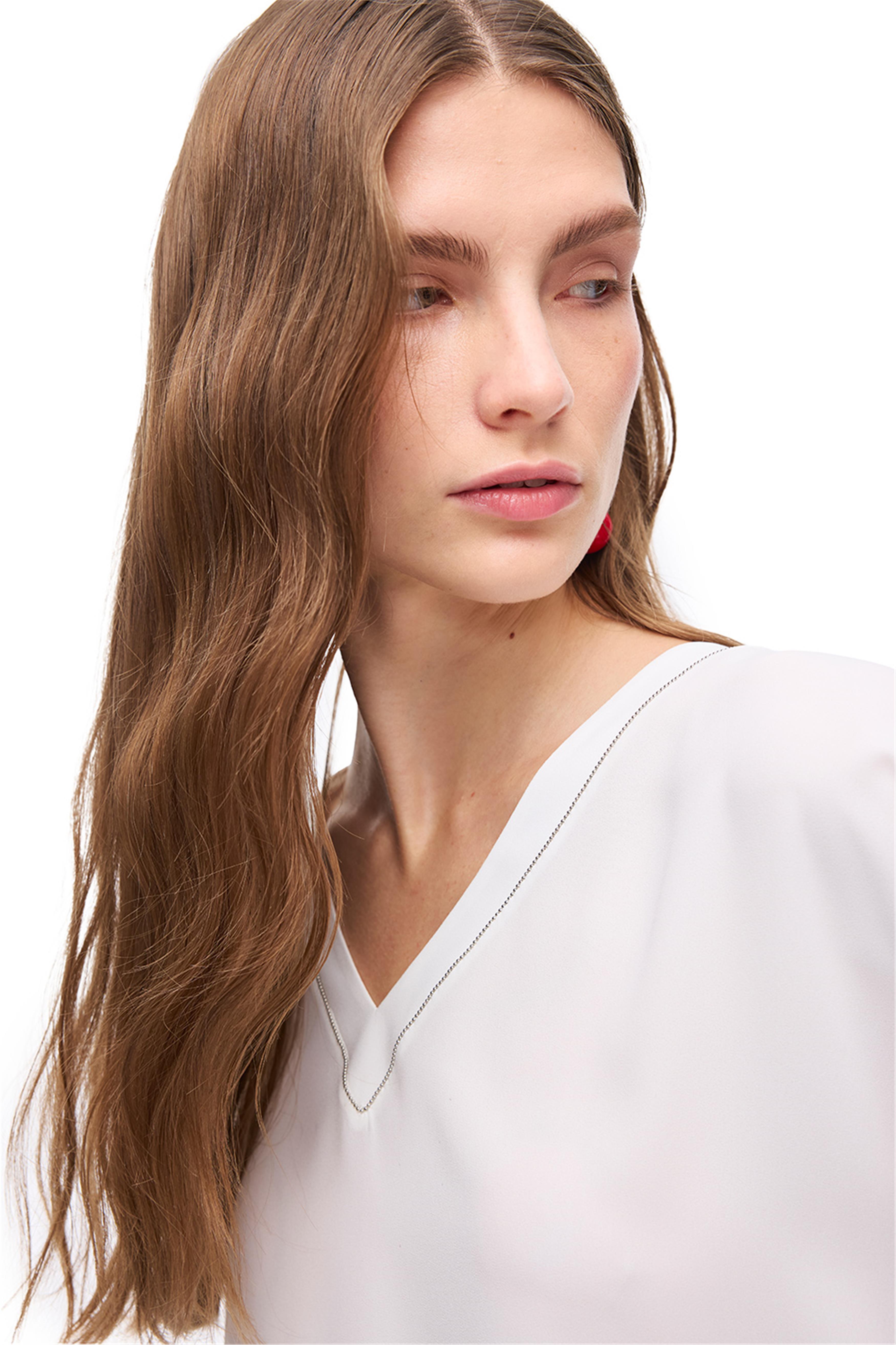 Beyaz V Yaka Rahat Kalıp Bluz