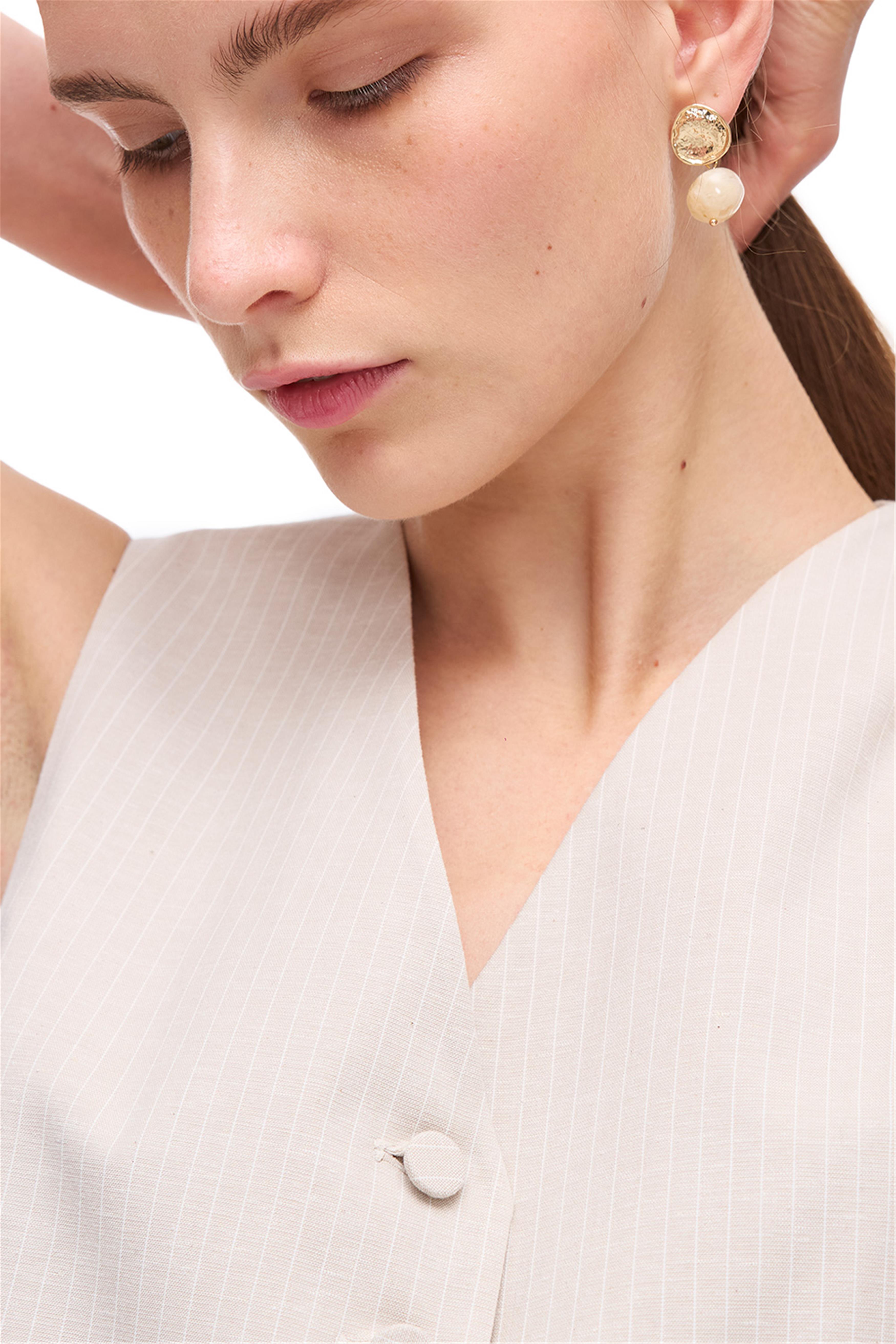 Ekru Çizgili V Yaka Yelek