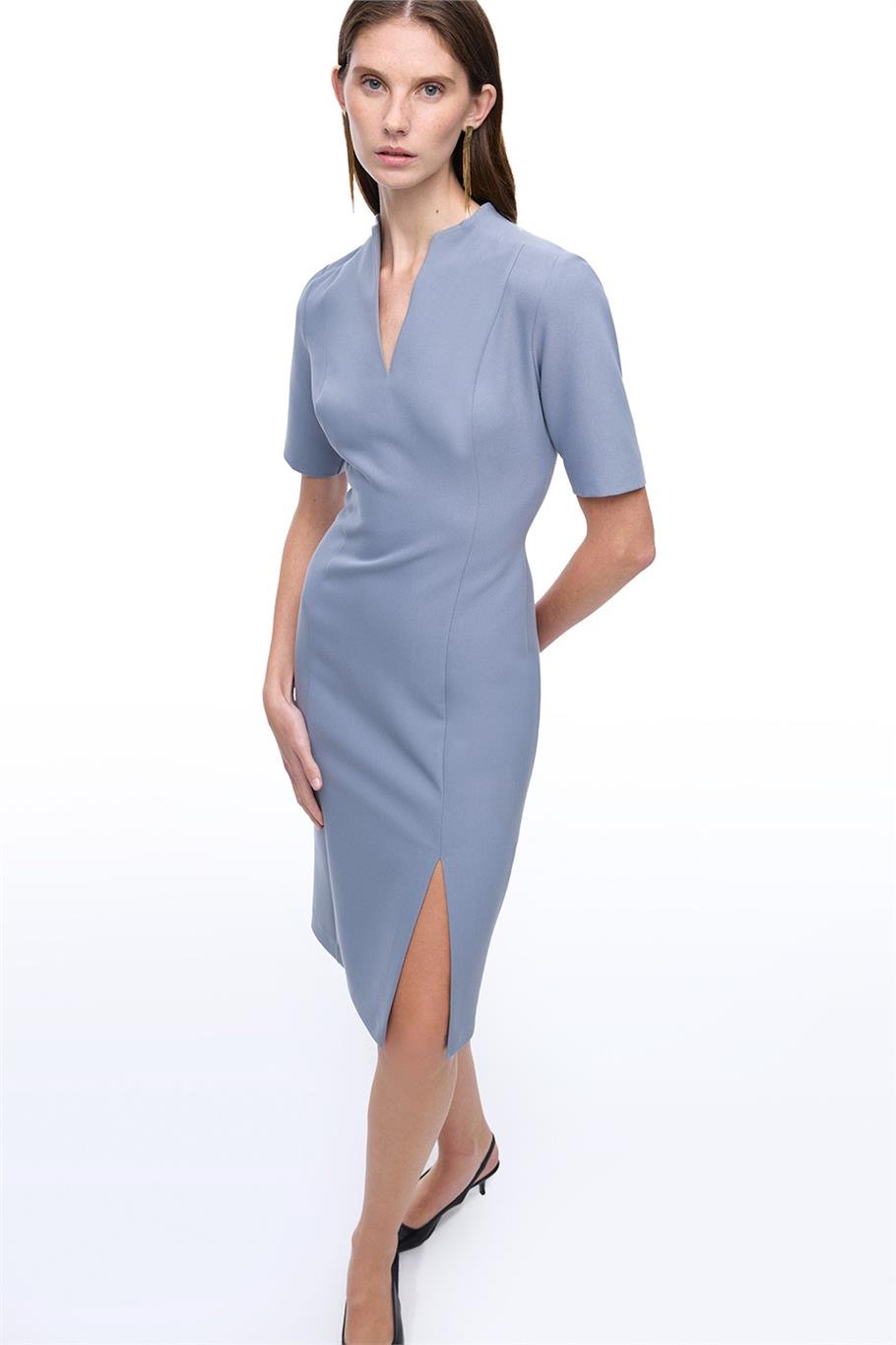 Gri V-Yaka Slim Fit Diz Altı Elbise