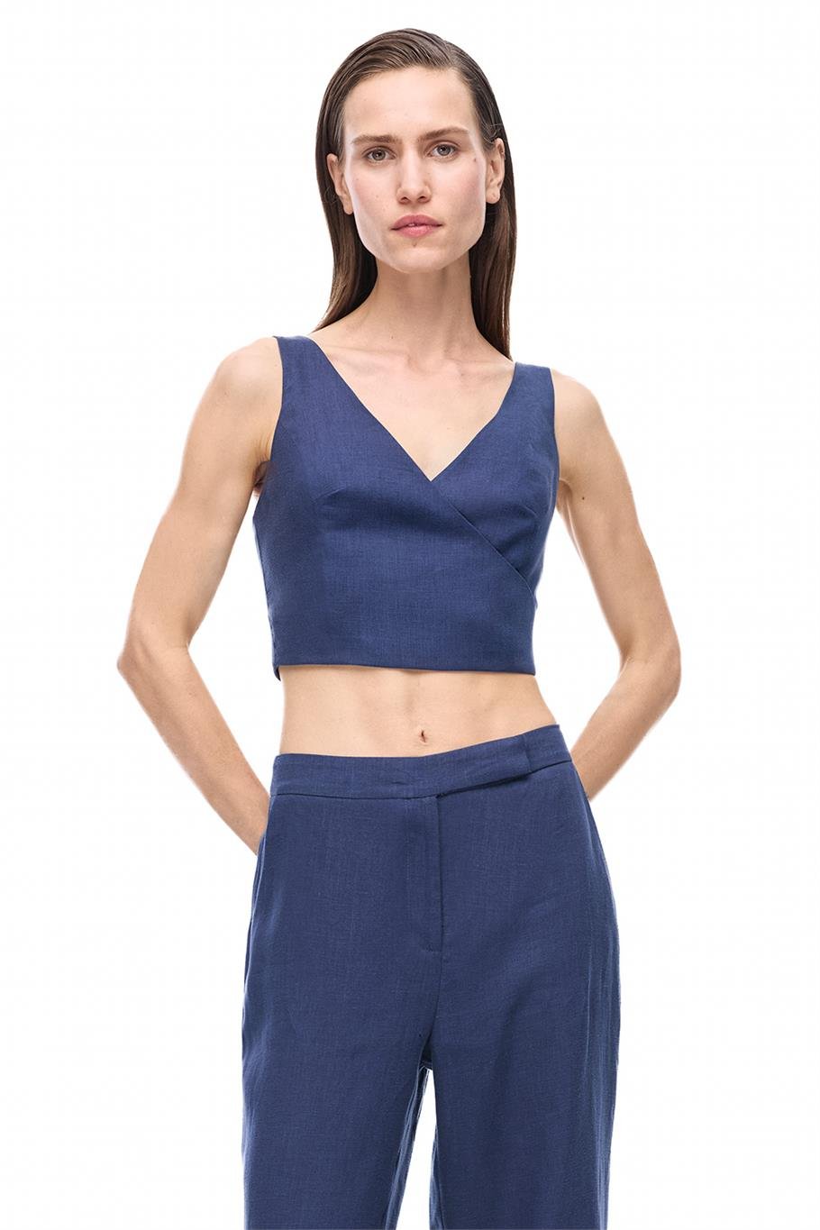 Lacivert %100 Keten V Yaka Askılı Crop Bluz