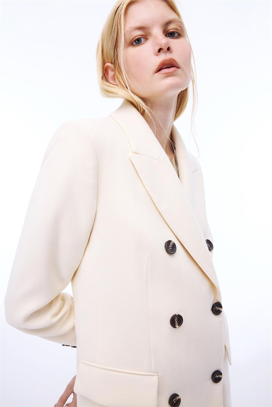 Mona Slim Fit Uzun Boy Takma Kol Erkek Yaka Ekru Renk Kadın Kaban