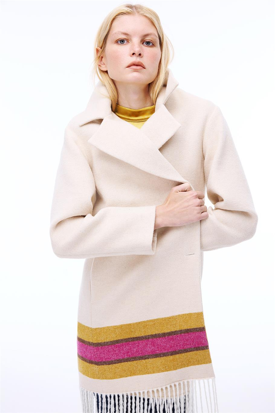 Pleasant Rahat Kalıp Diz Boy Ceket Yaka Bej Renk Kadın Kaban