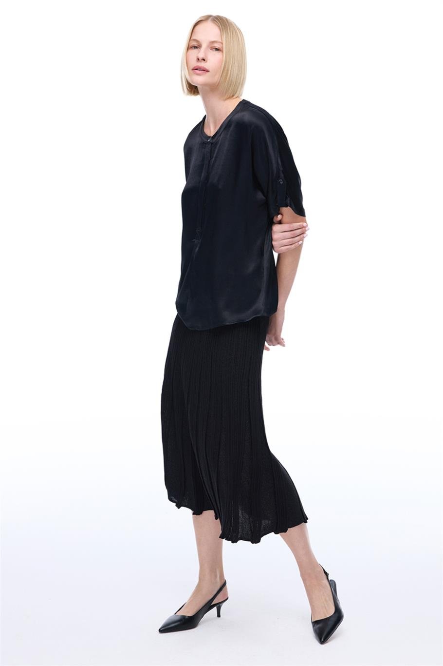 Safira Regular Fit Standart Boy Düşük Kollu Bisiklet Yaka Siyah Renk Kadın Bluz