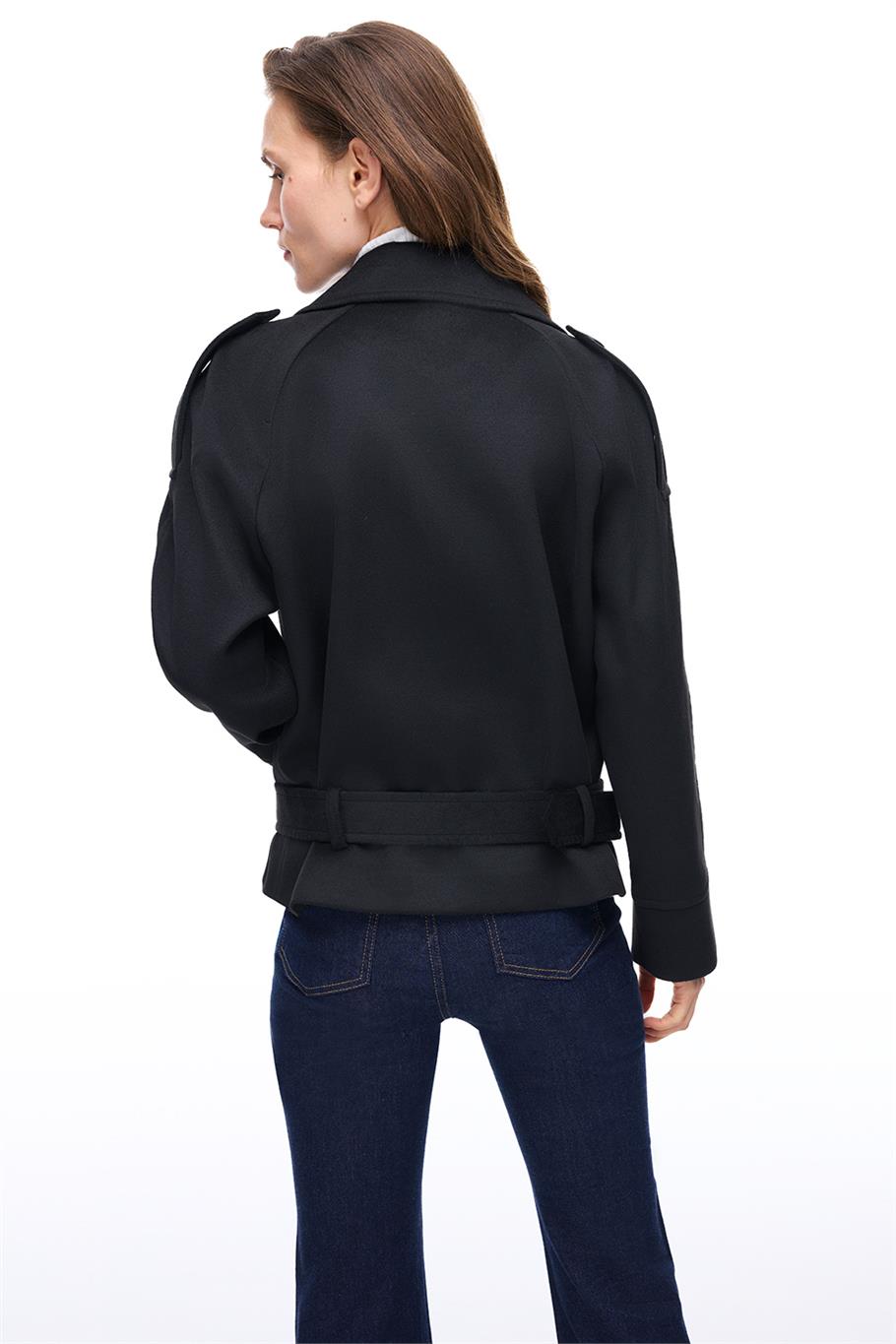 Sensorial Rahat Kalıp Kısa Boy Takma Kol Erkek Yaka Siyah Kaban