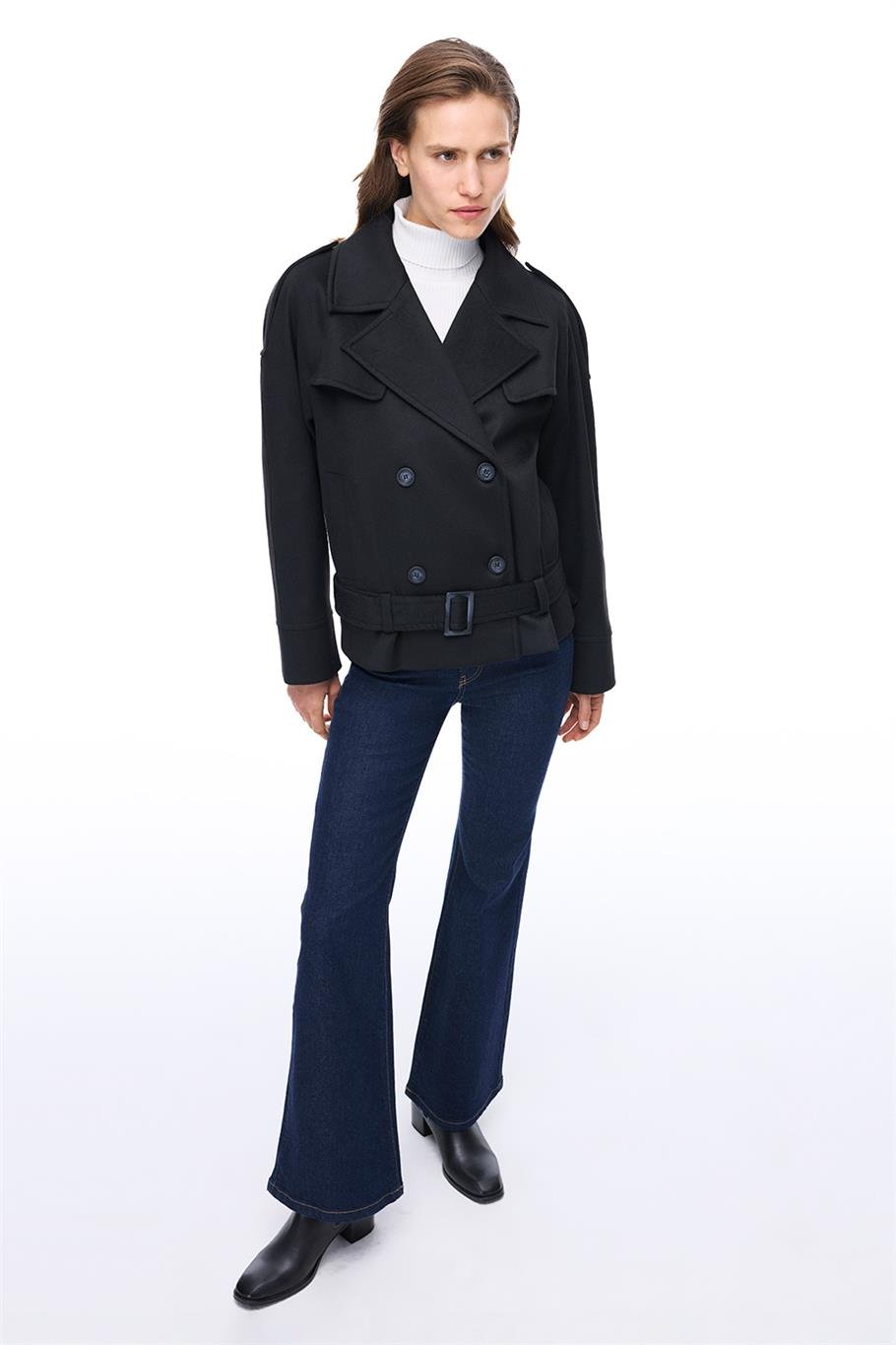 Sensorial Rahat Kalıp Kısa Boy Takma Kol Erkek Yaka Siyah Kaban