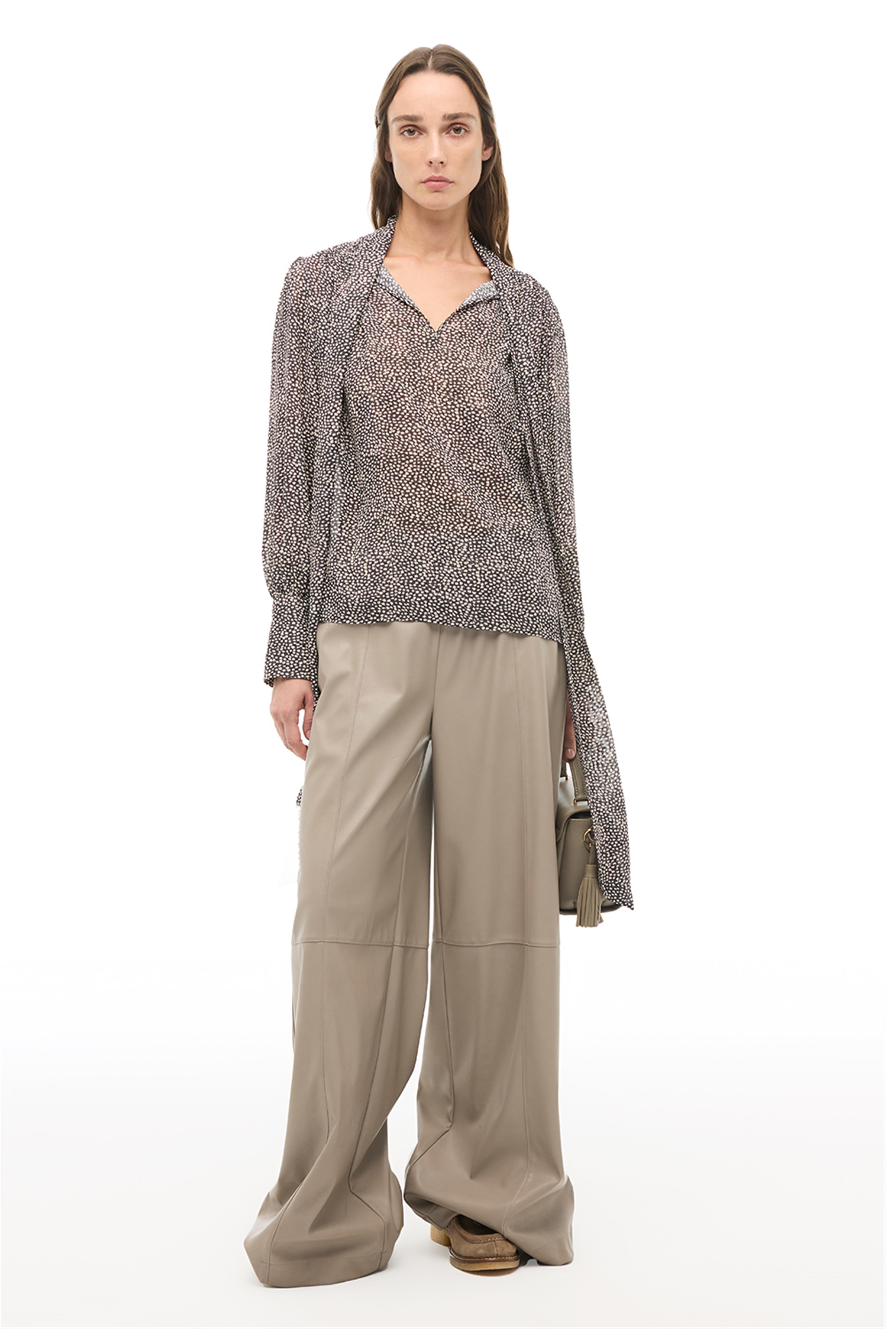 Siyah Bağlama Yaka Puantiyeli Bluz