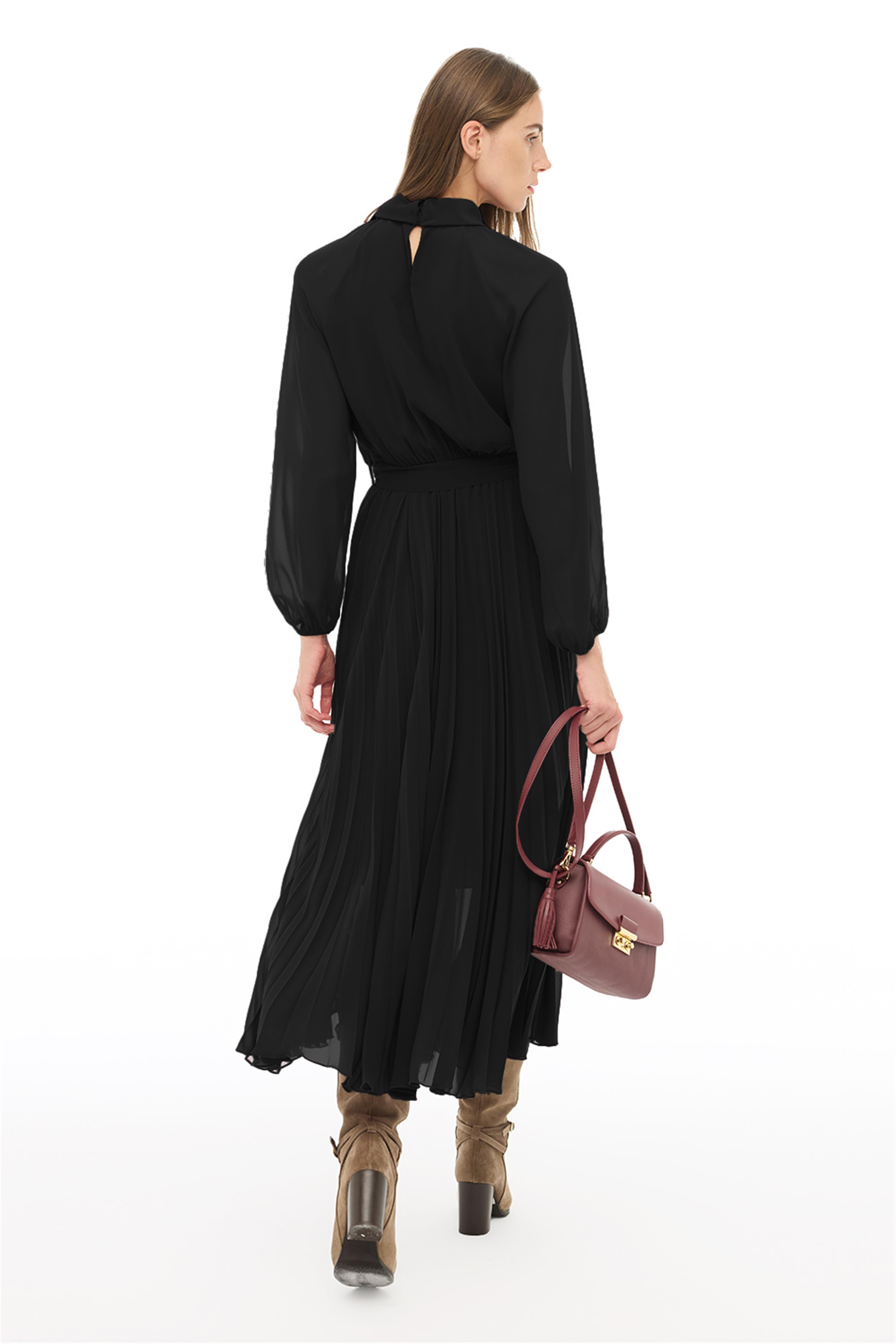 Siyah Balıkçı Yaka Bilek Boy  Elbise