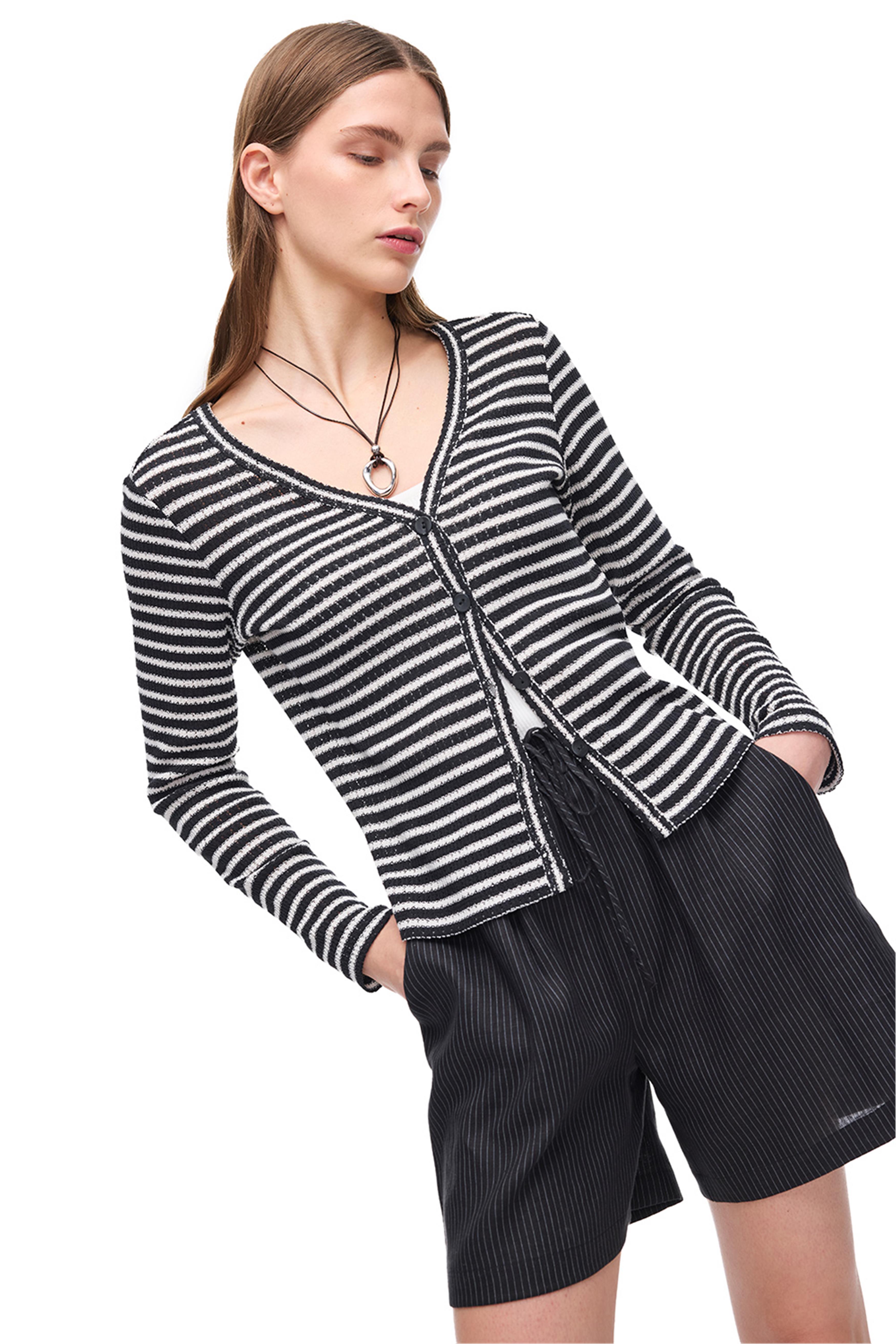 Siyah Beyaz Çizgi Detaylı Hırka