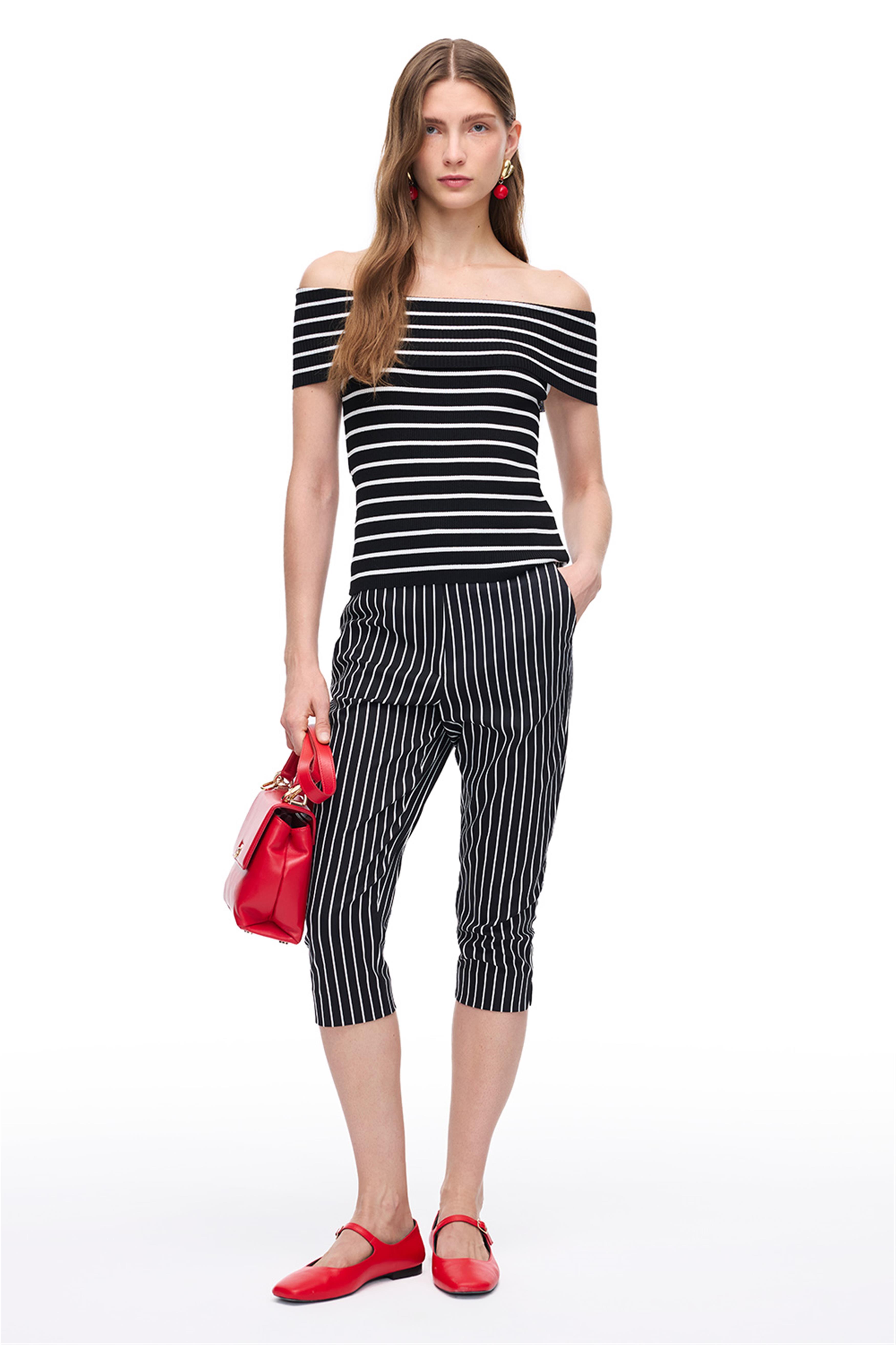 Siyah Beyaz Omuzları Açık Çizgili Triko