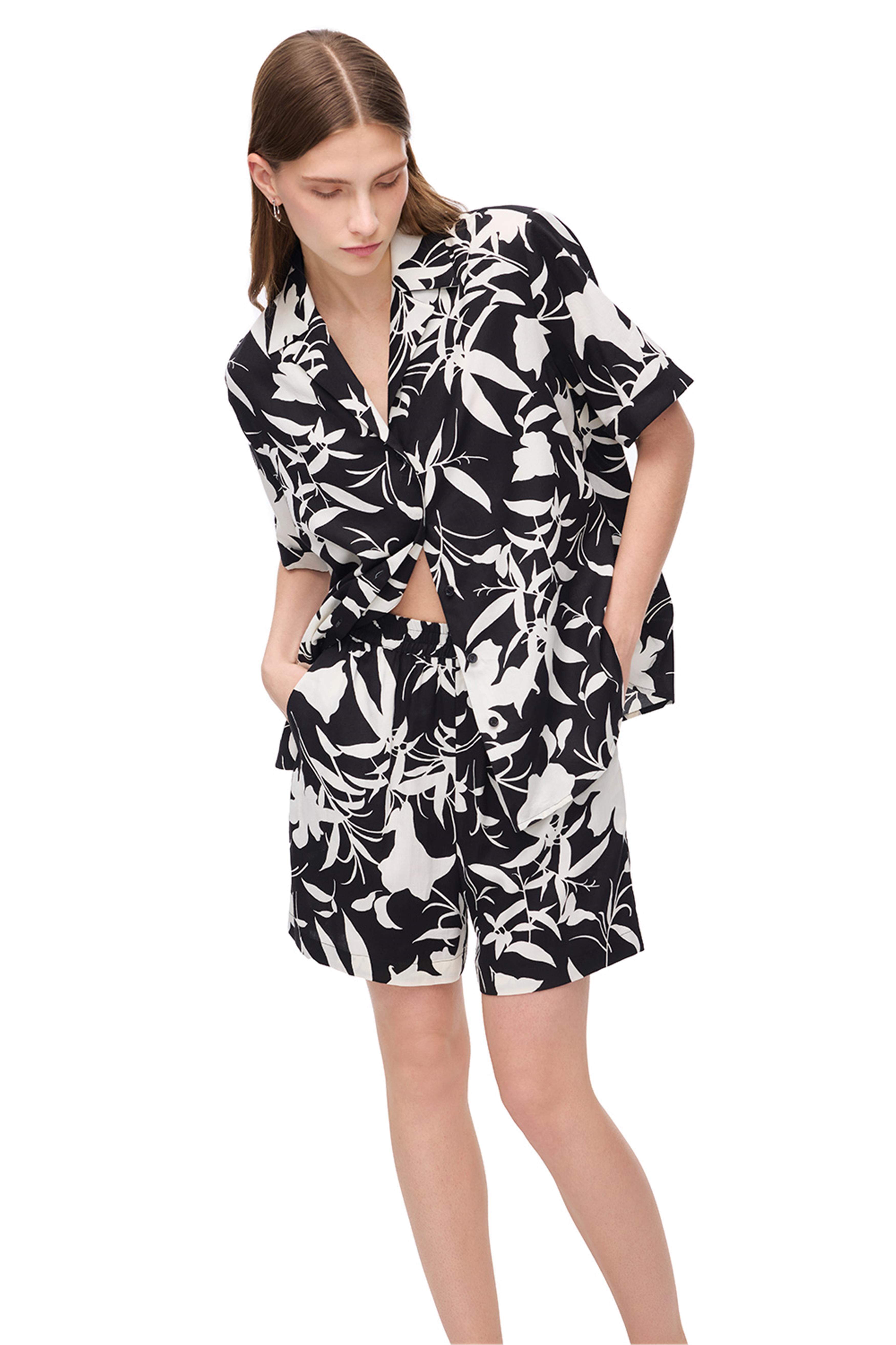 Siyah Beyaz Resort Rahat Kalıp Kısa Kol Gömlek