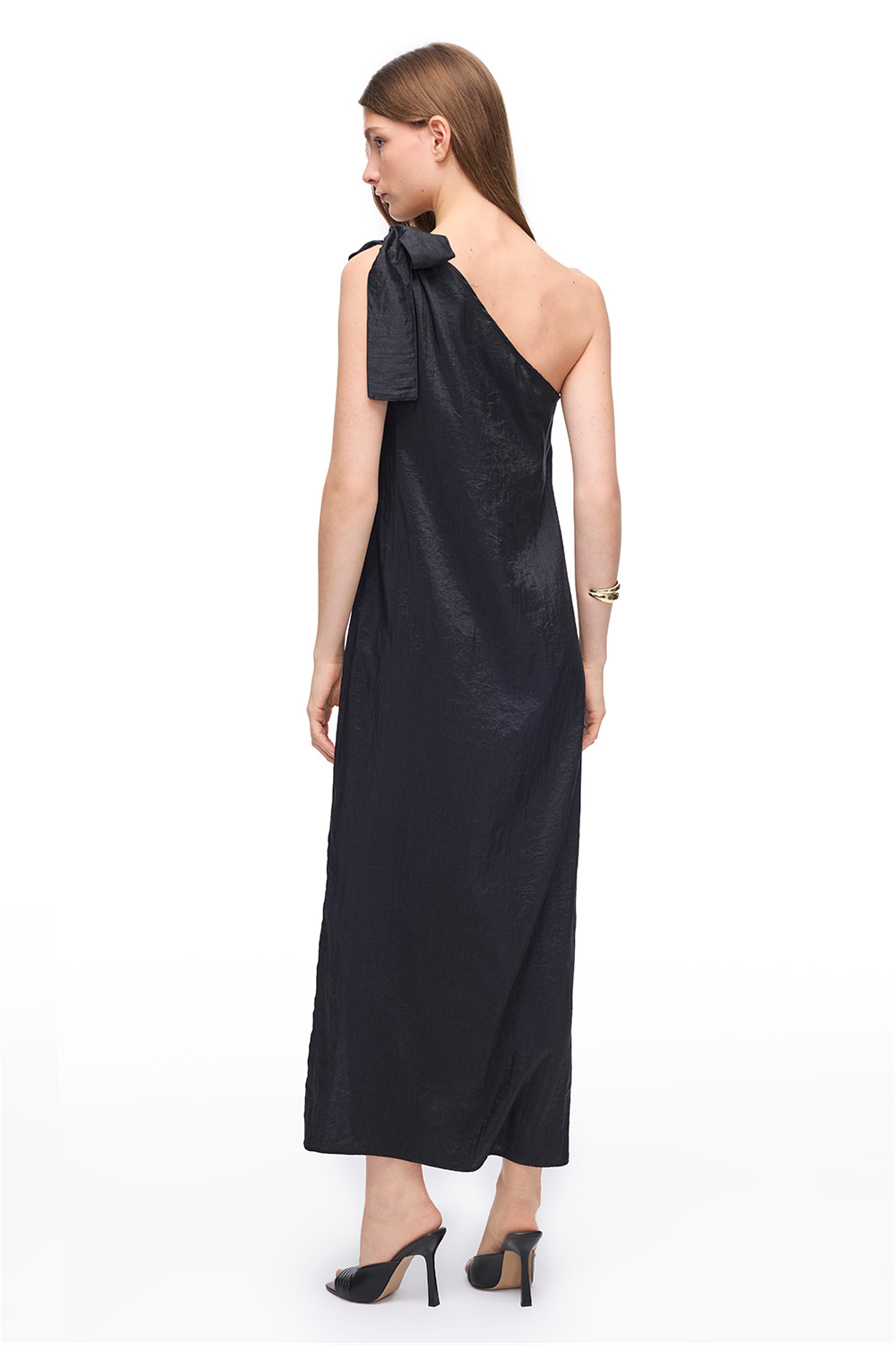 Siyah Düz Formlu Uzun Elbise