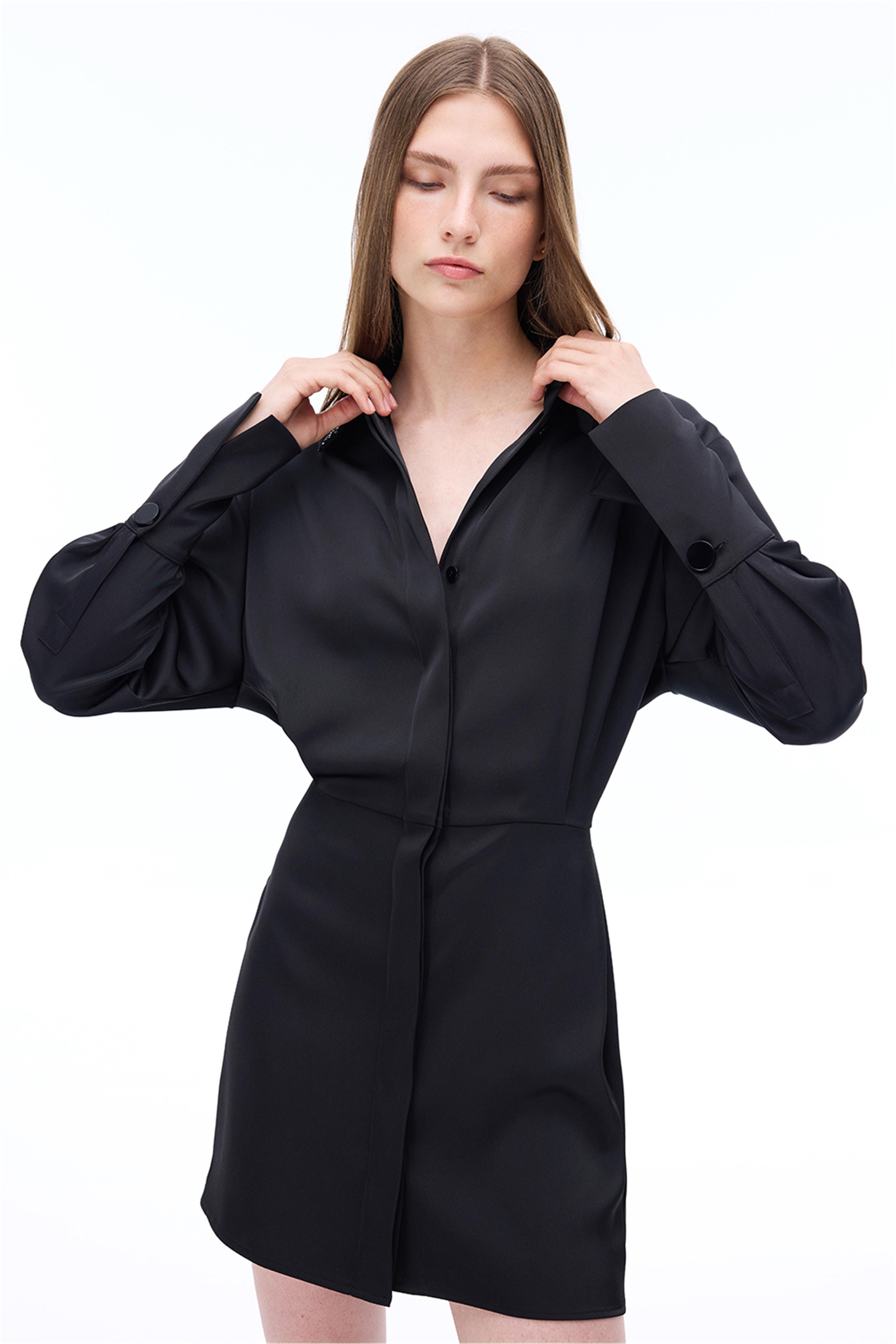 Siyah Gömlek Yaka Diz Üstü Elbise