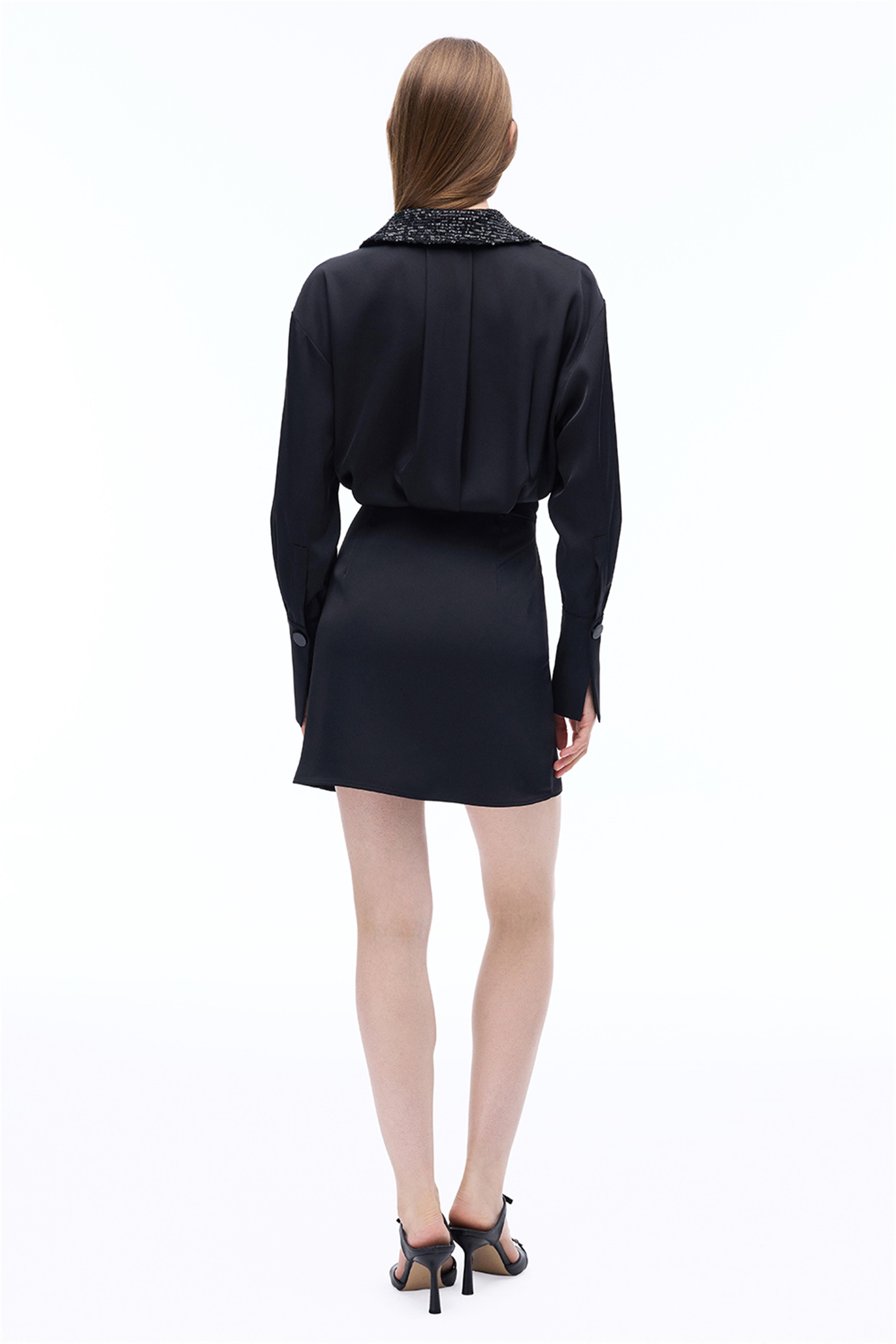 Siyah Gömlek Yaka Diz Üstü Elbise