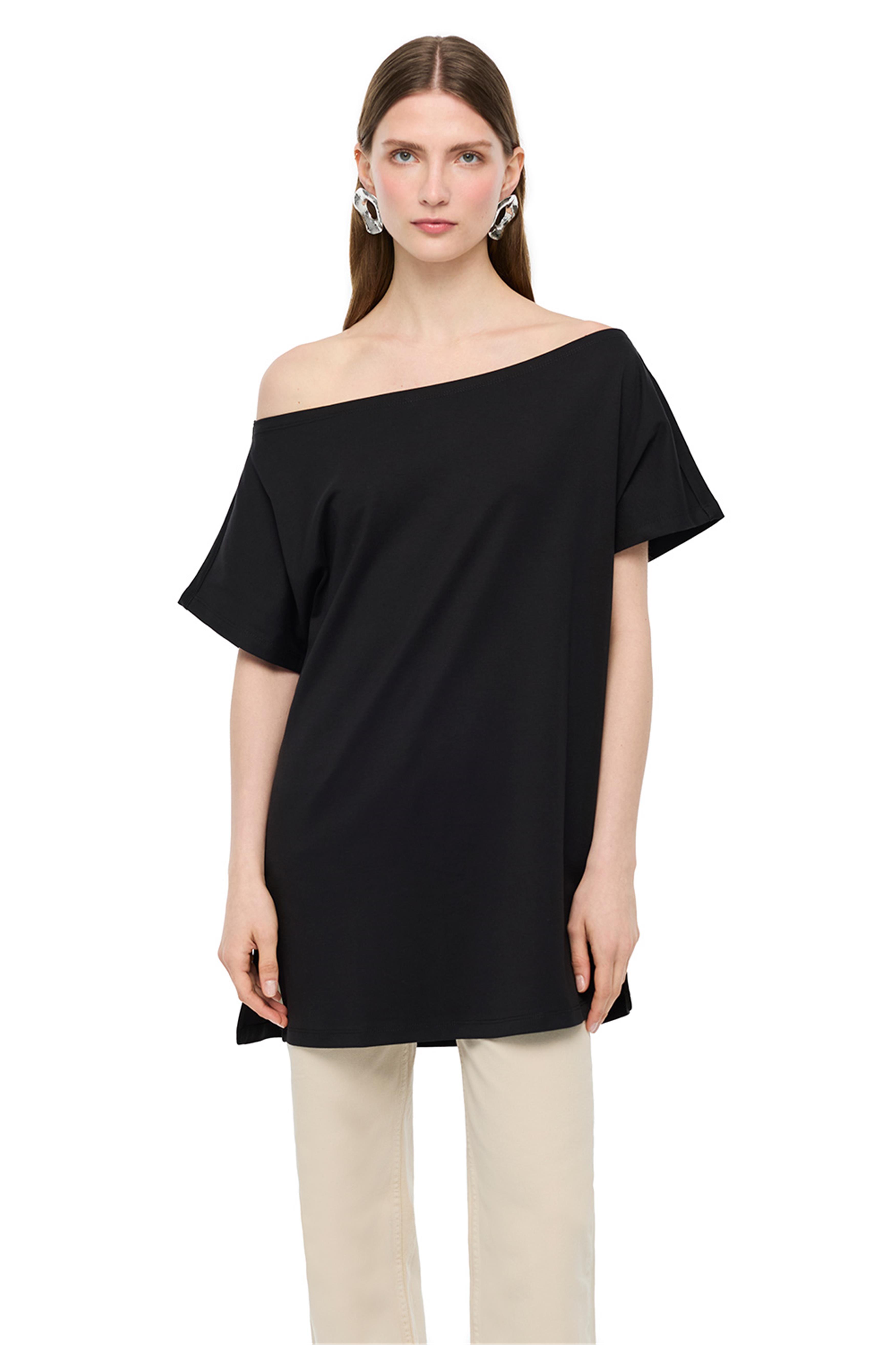 Siyah Kayık Yaka Pamuklu Tişört