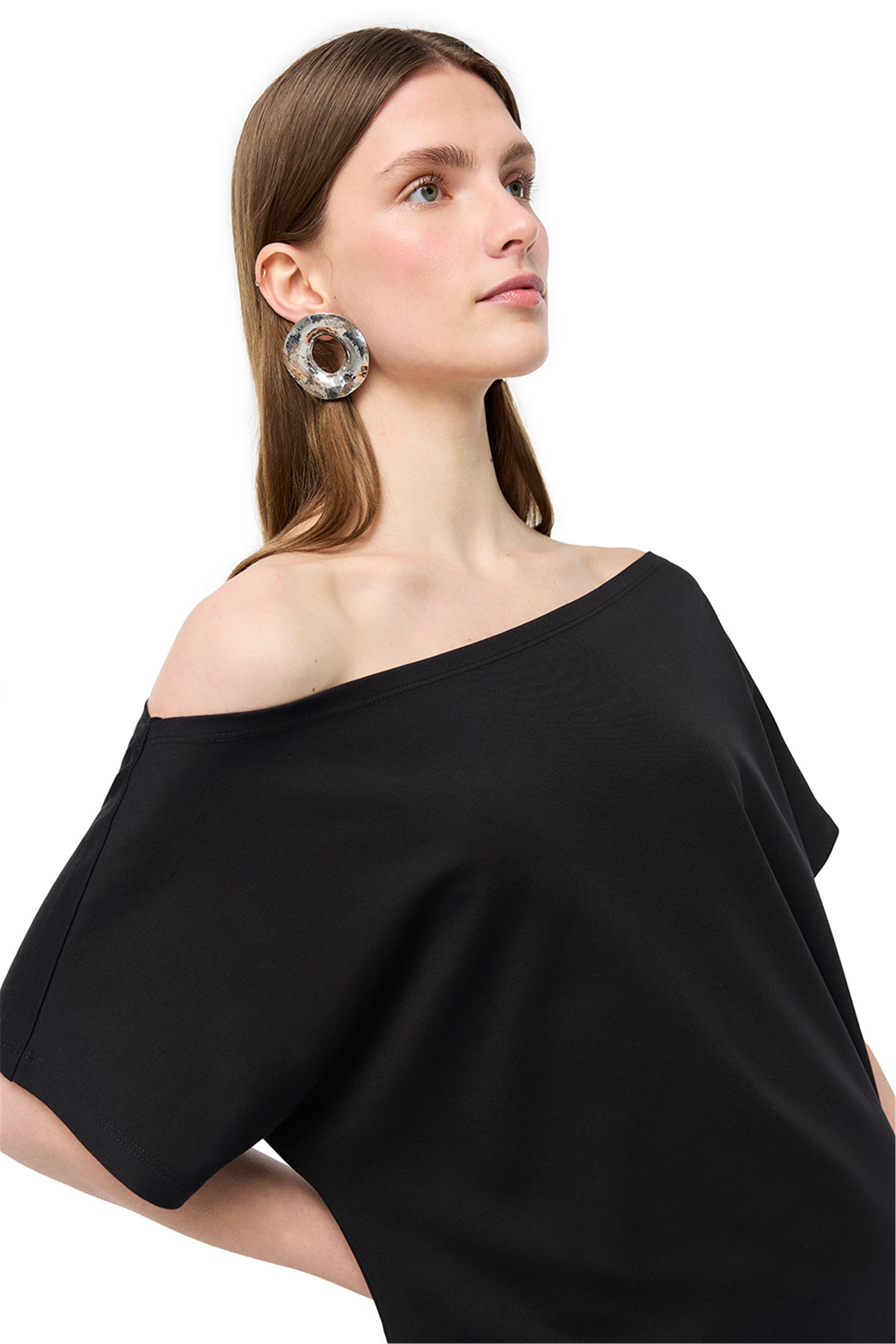 Siyah Kayık Yaka Pamuklu Tişört