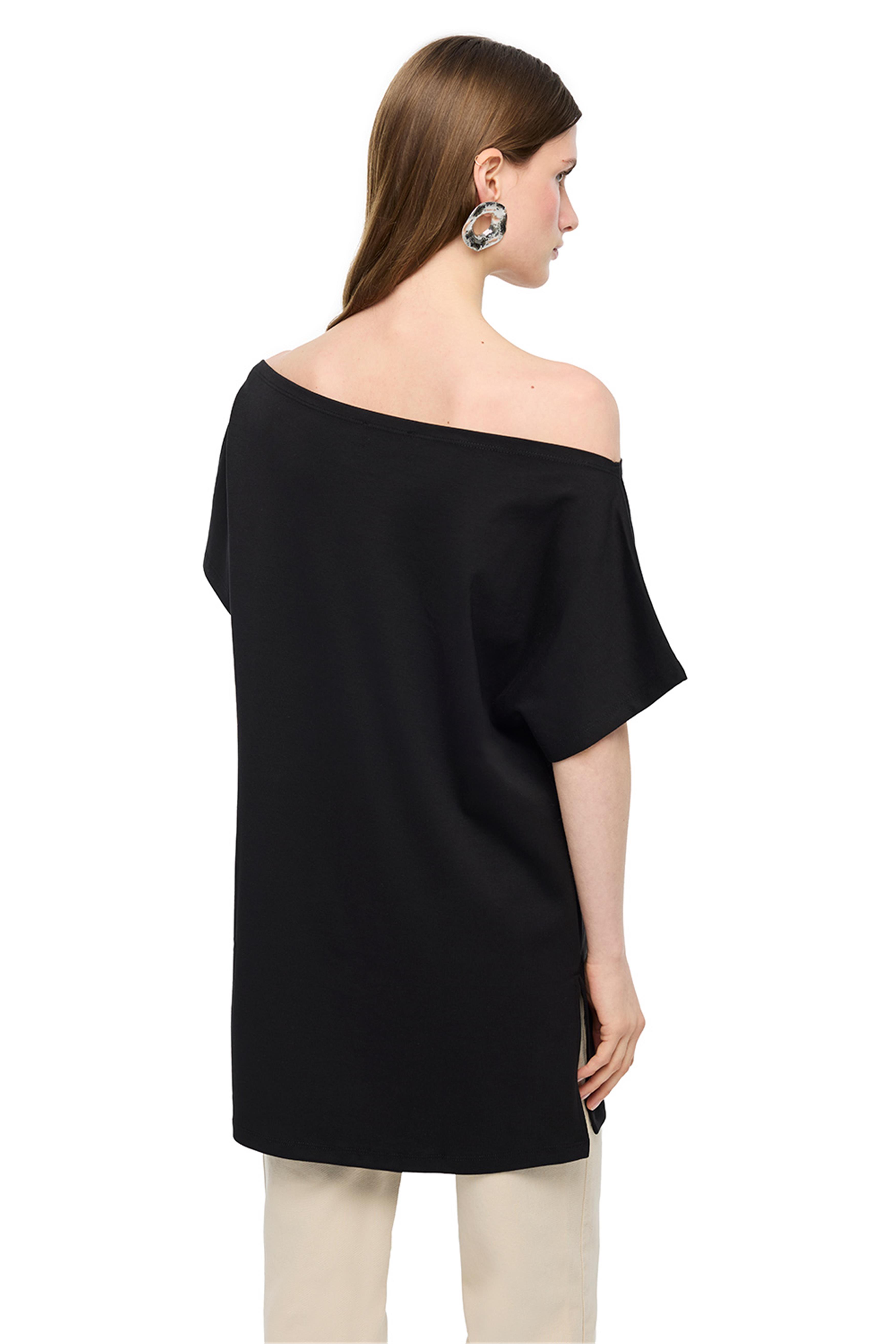 Siyah Kayık Yaka Pamuklu Tişört