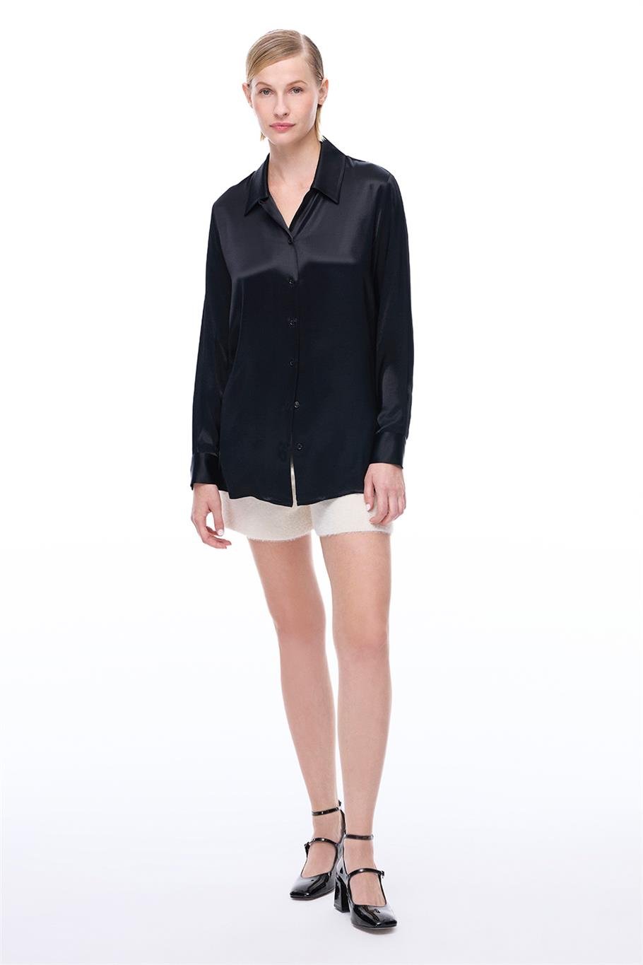 Siyah Klasik Yaka Gömlek