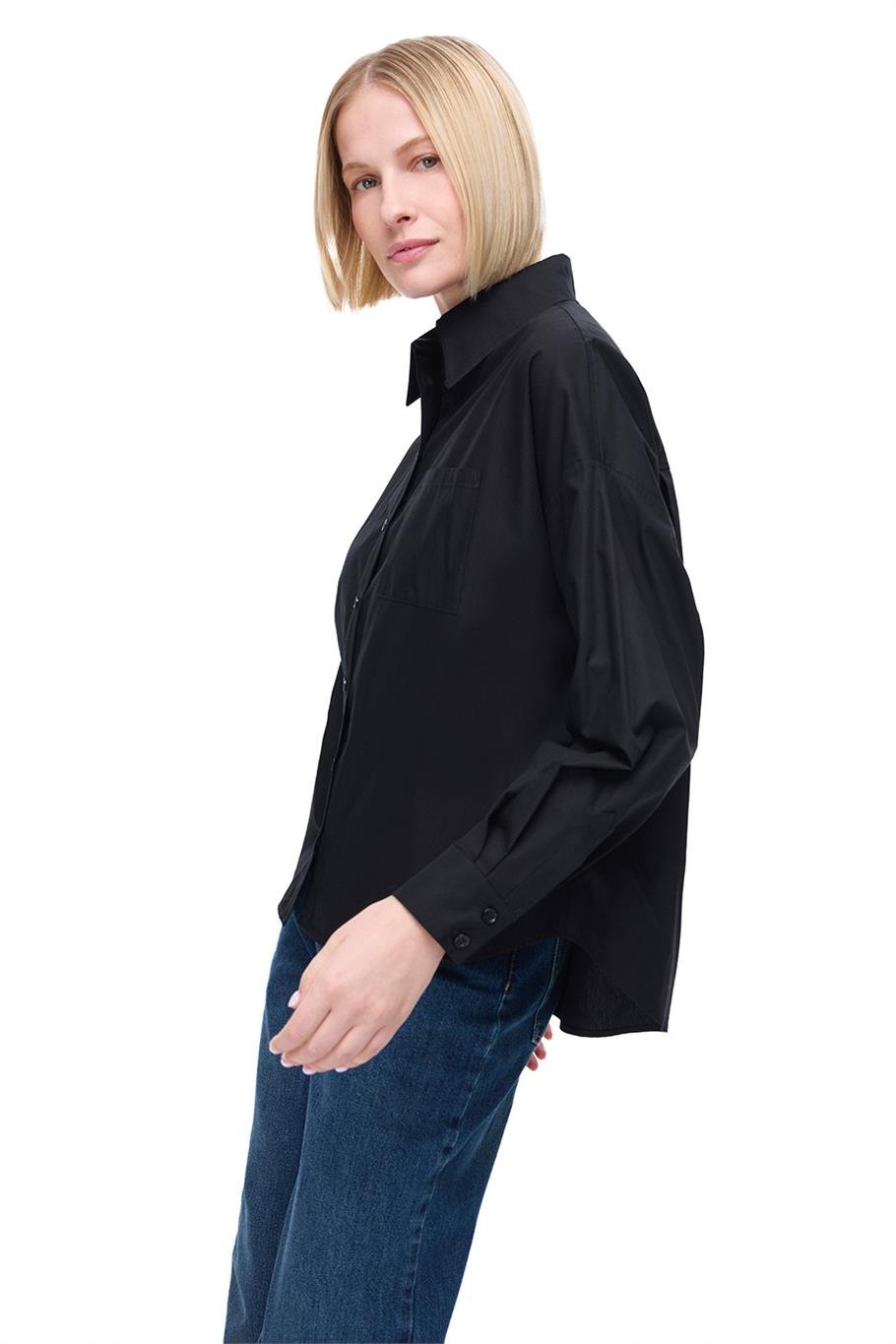 Siyah Klasik Yaka Gömlek