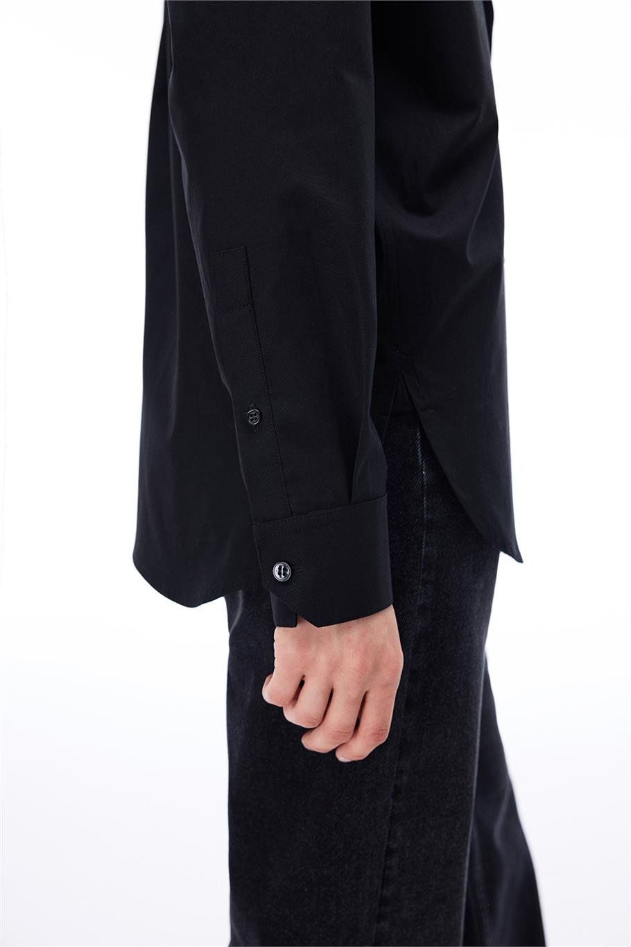 Siyah Klasik Yaka Gömlek